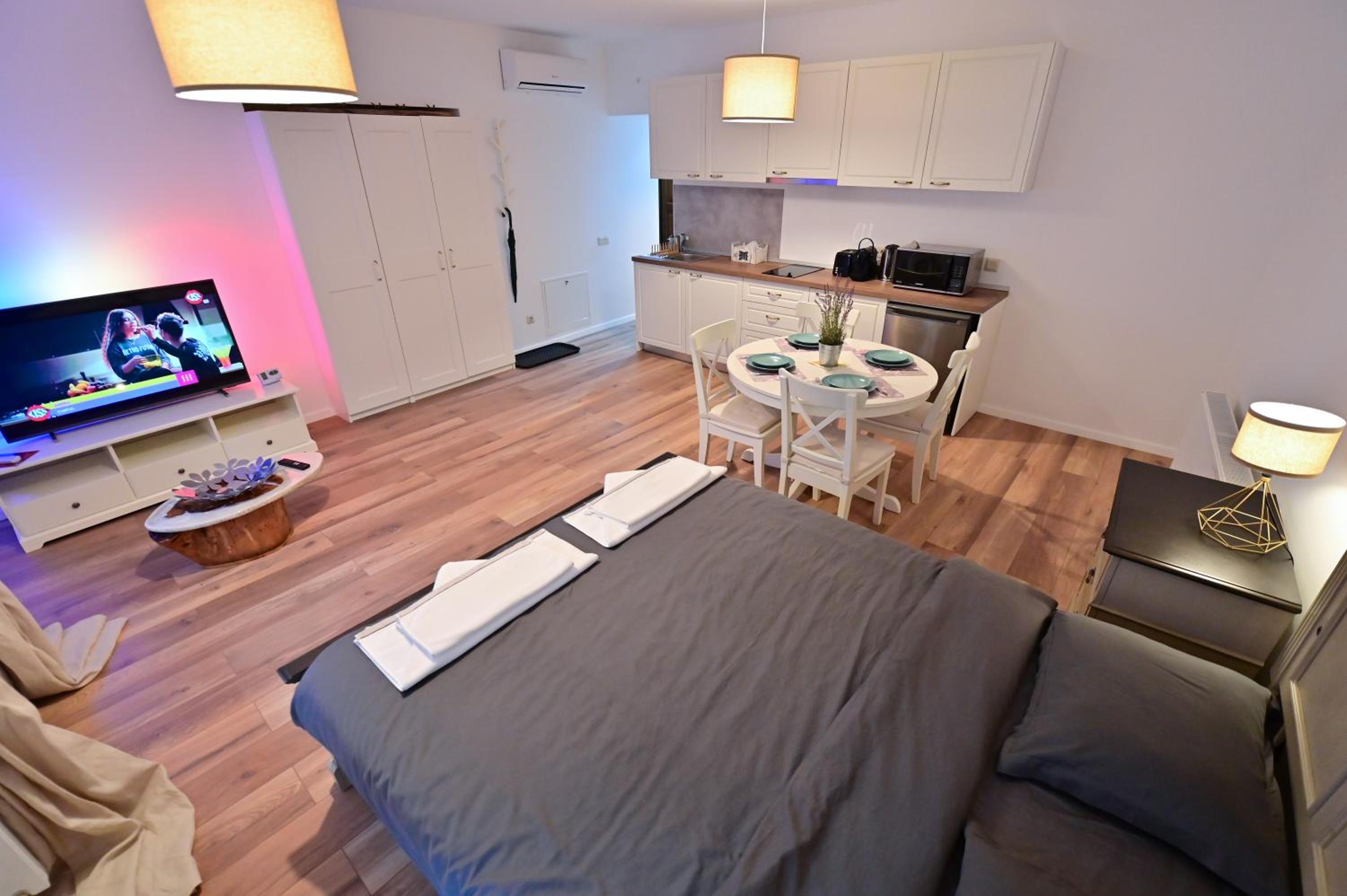 One-Bedroom Apartment - Photo 14