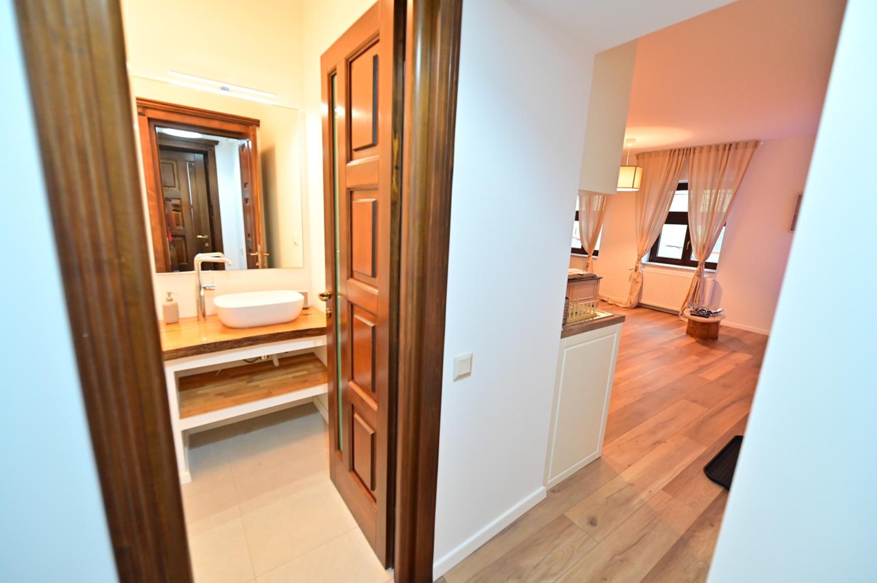 One-Bedroom Apartment - Photo 21