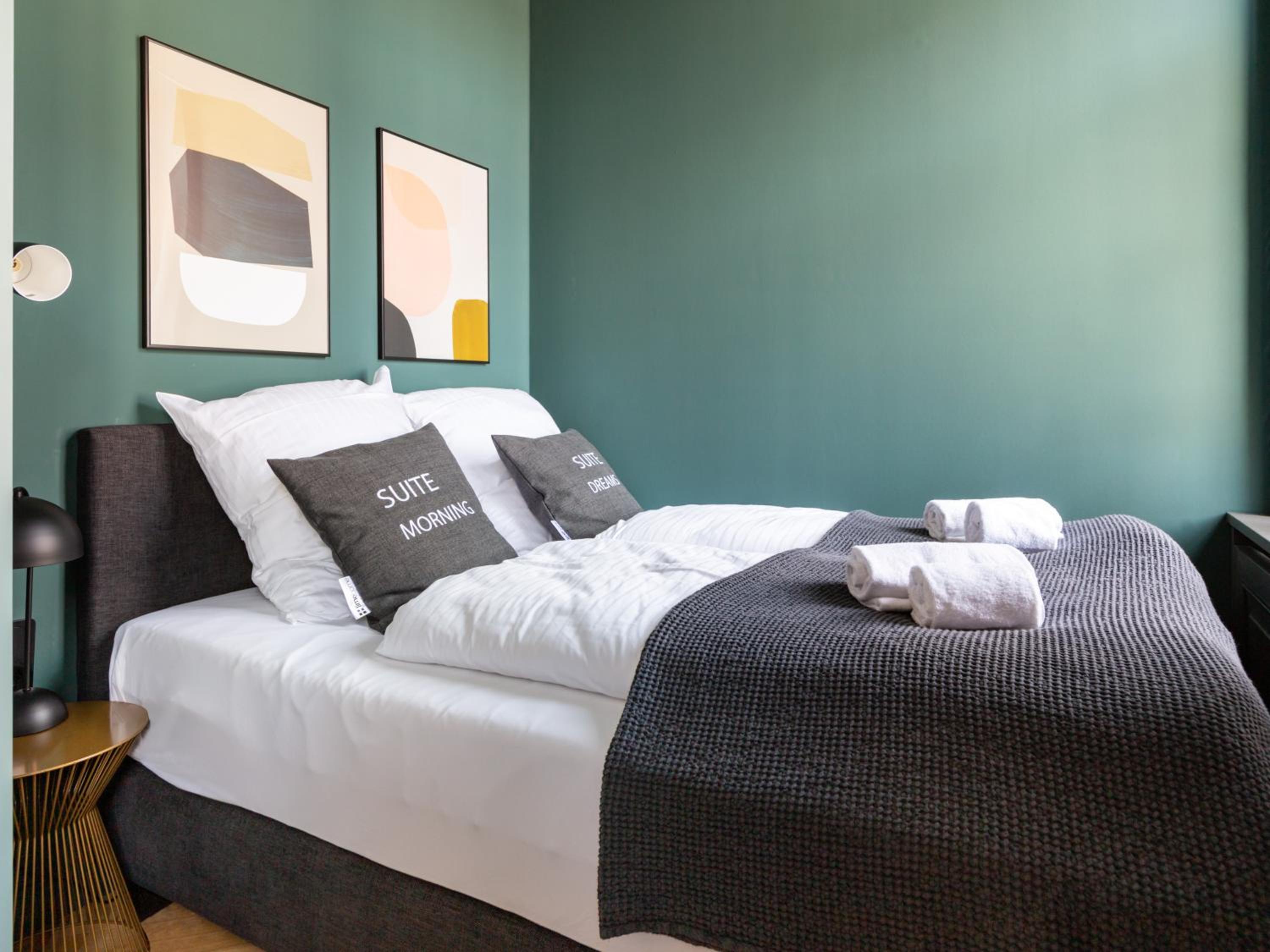 Suite - Photo 1