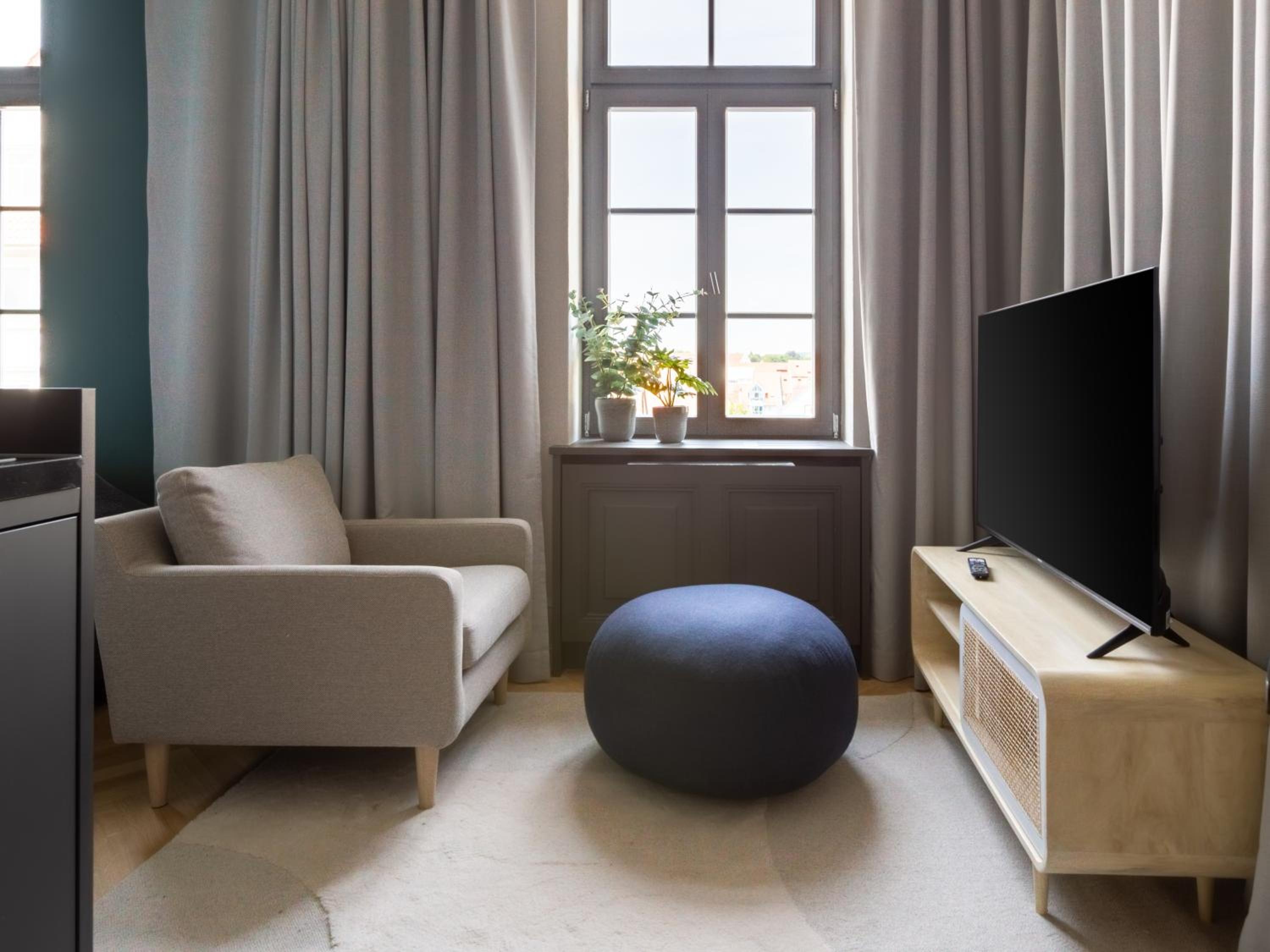 Suite - Photo 6
