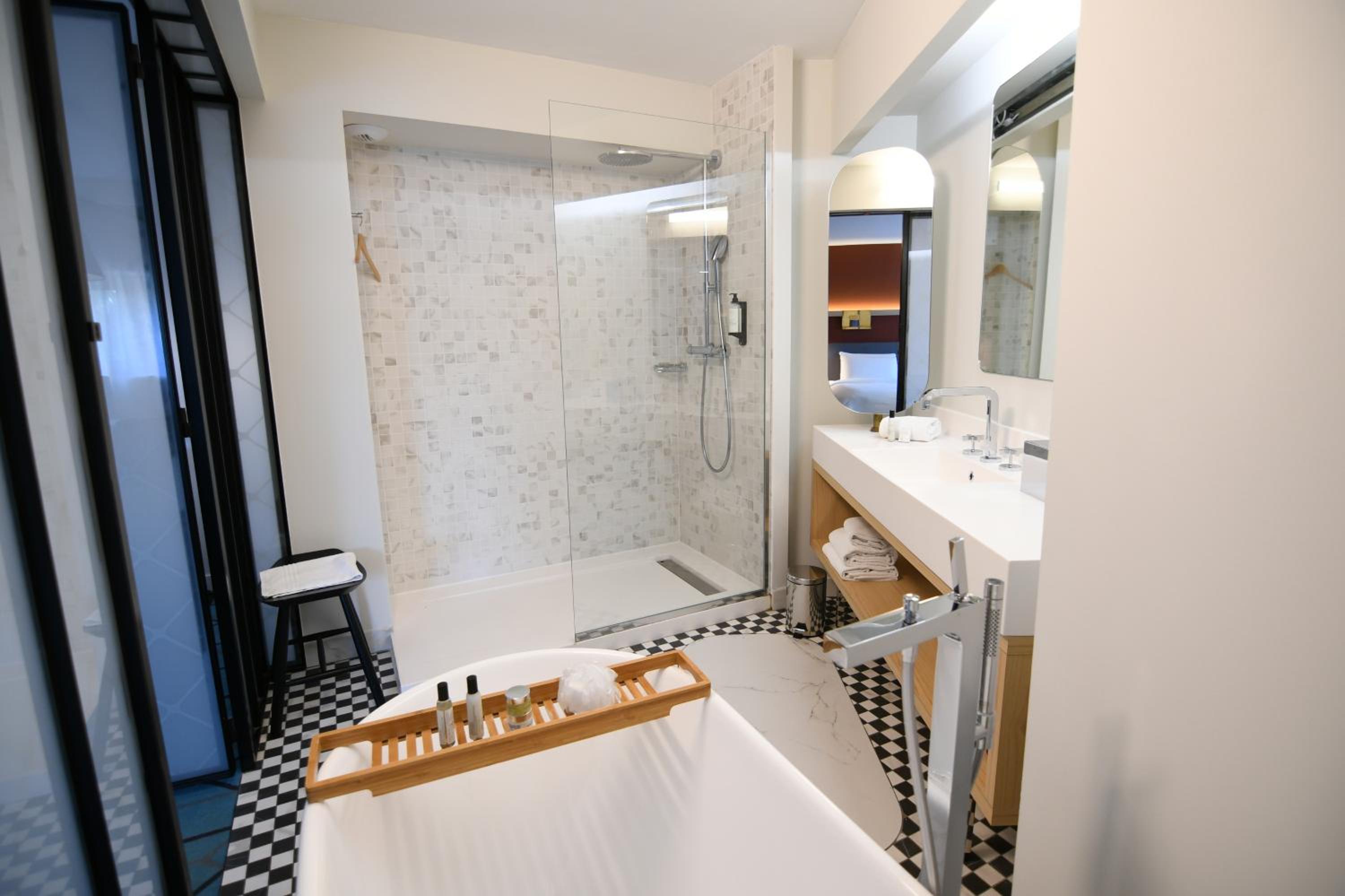 Offre Été - Chambre Triple Avec Petit Déjeuner Et Parking