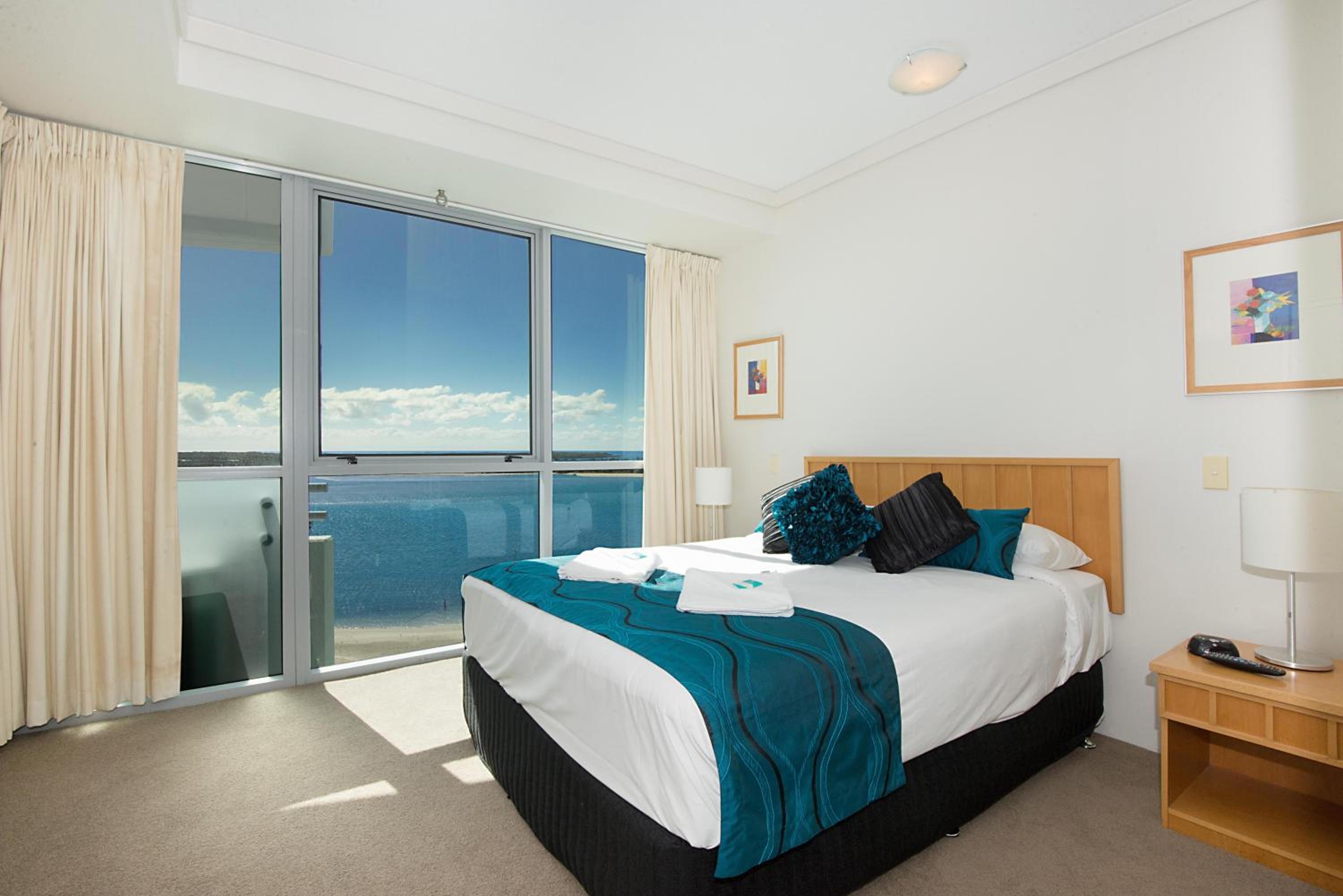 One-Bedroom Apartment with City View
