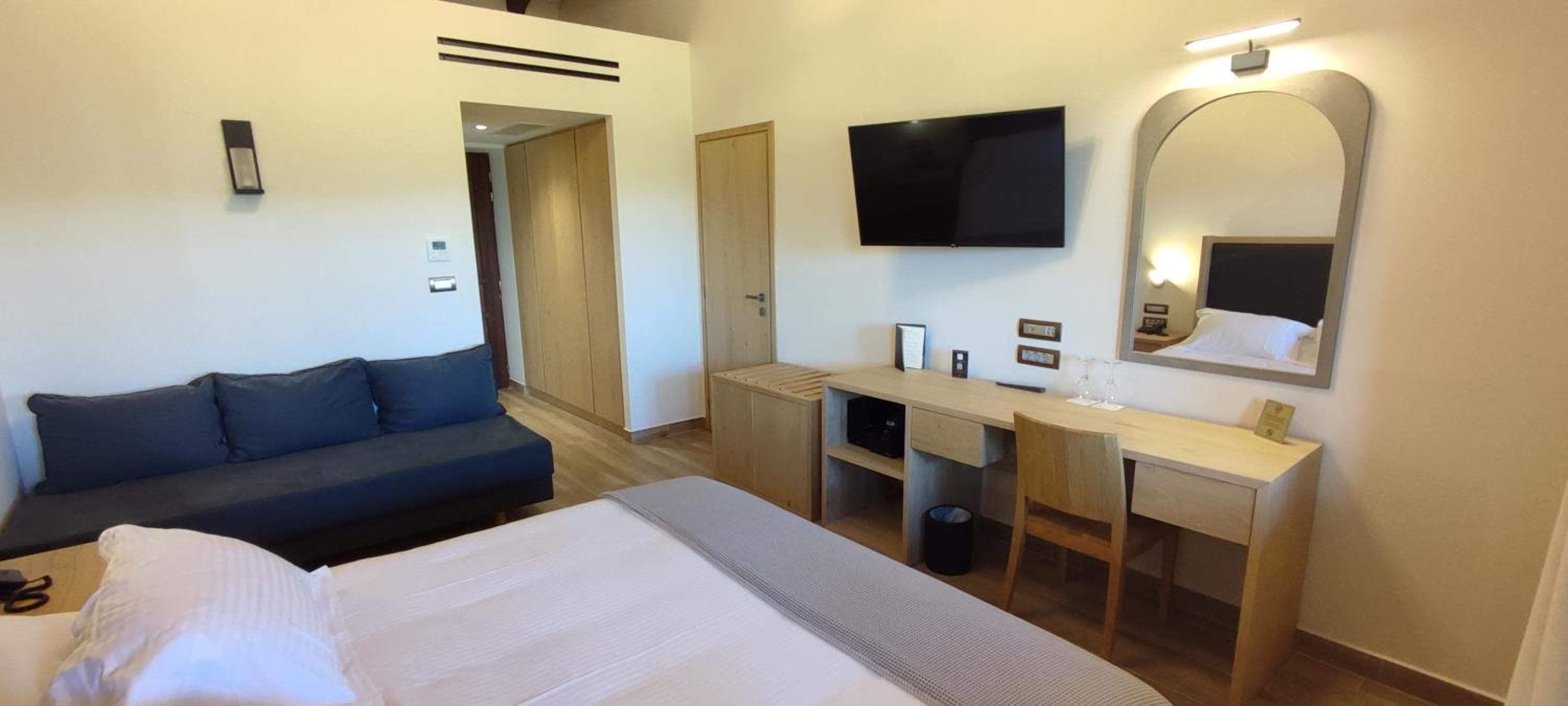 Deluxe Room - Photo 3