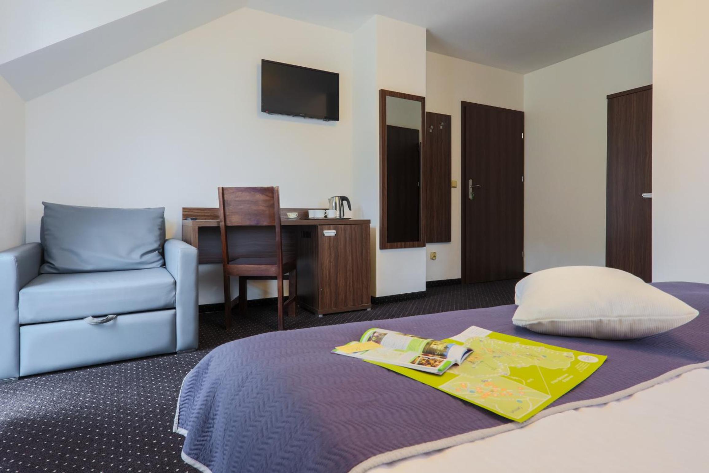King Room with Balcony - Photo 3