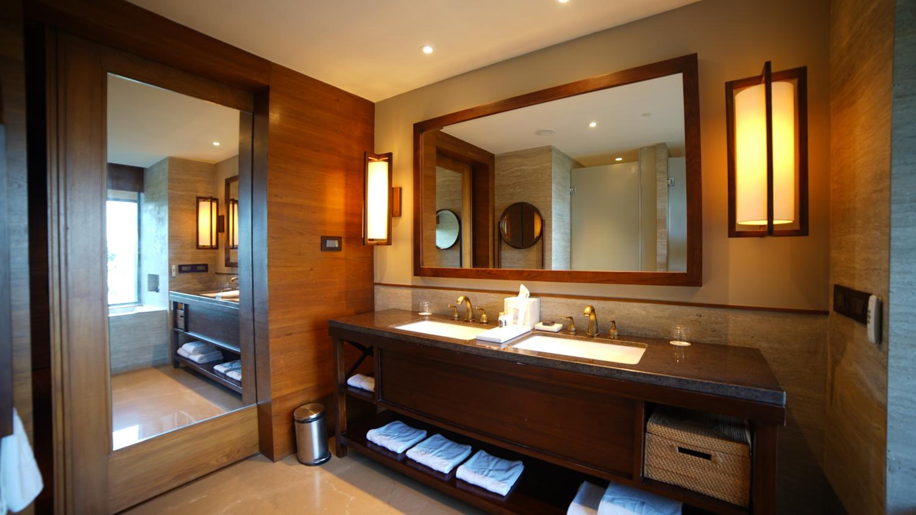 Luxury Twin Bed Valley View Room with Balcony