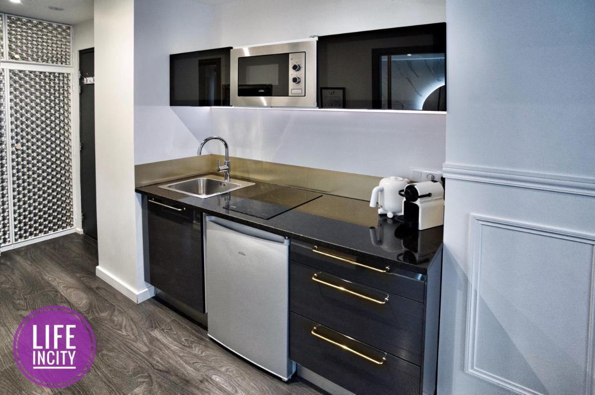 Deluxe Family Suite - Photo 6