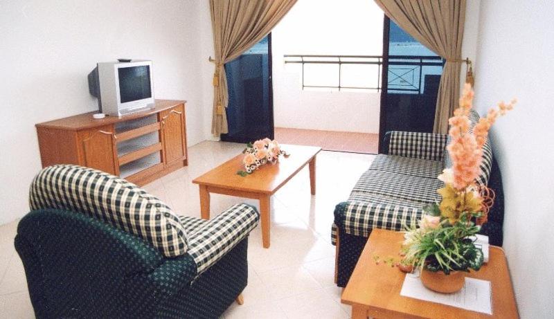Two-Bedroom Apartment - Photo 5