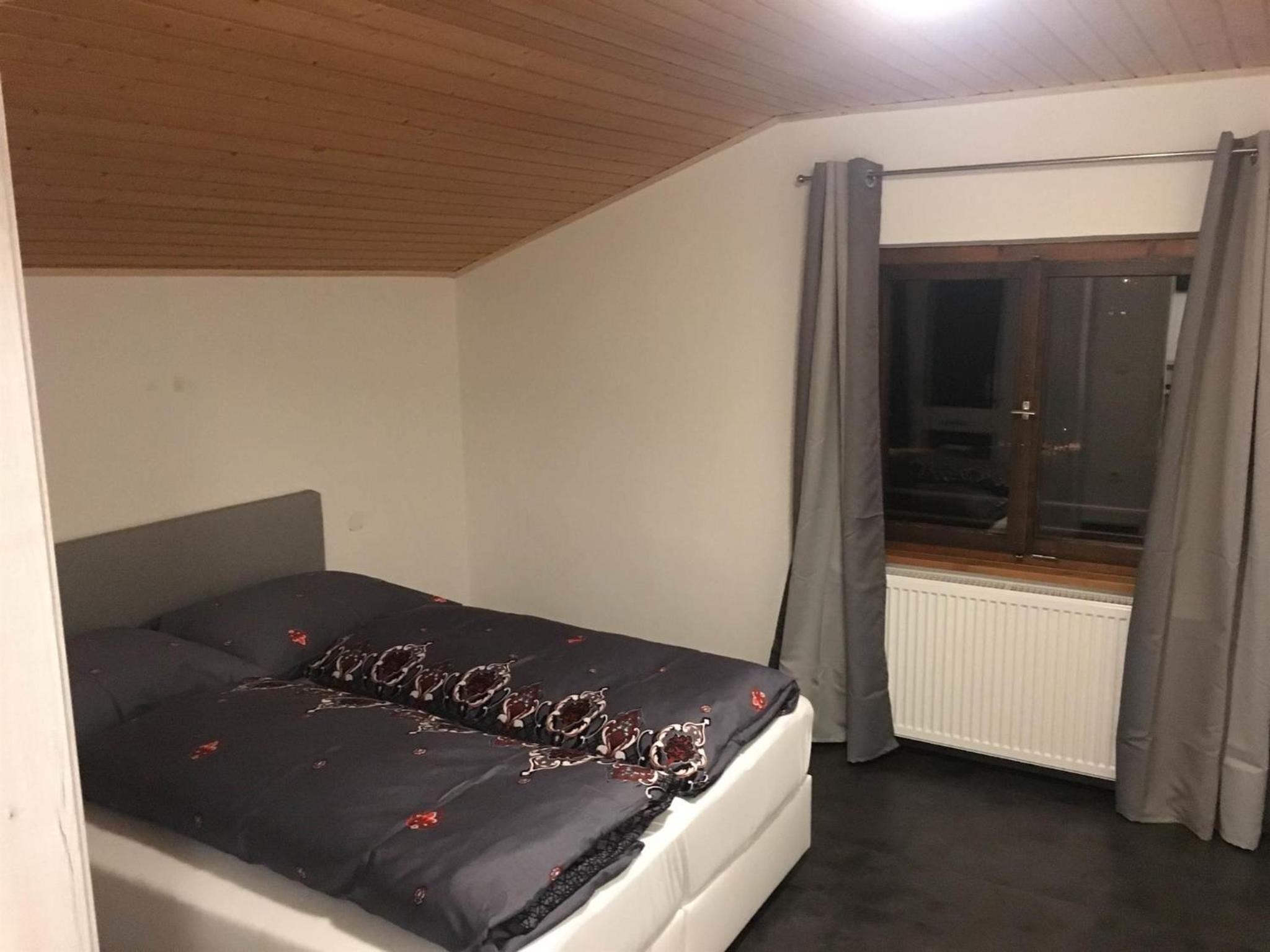 One-Bedroom Apartment with Shower photo 1
