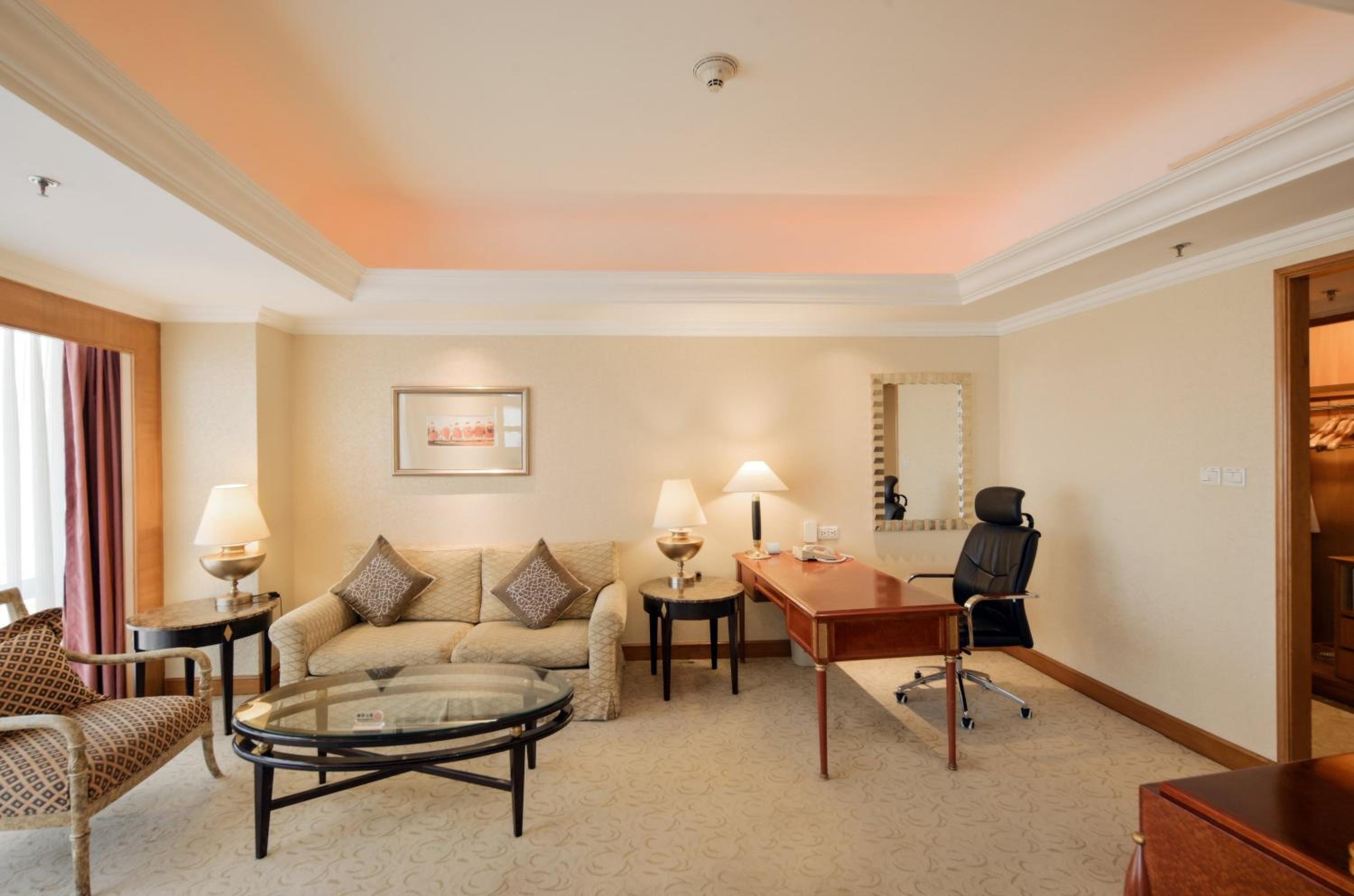 Executive Business Suite - Photo 6