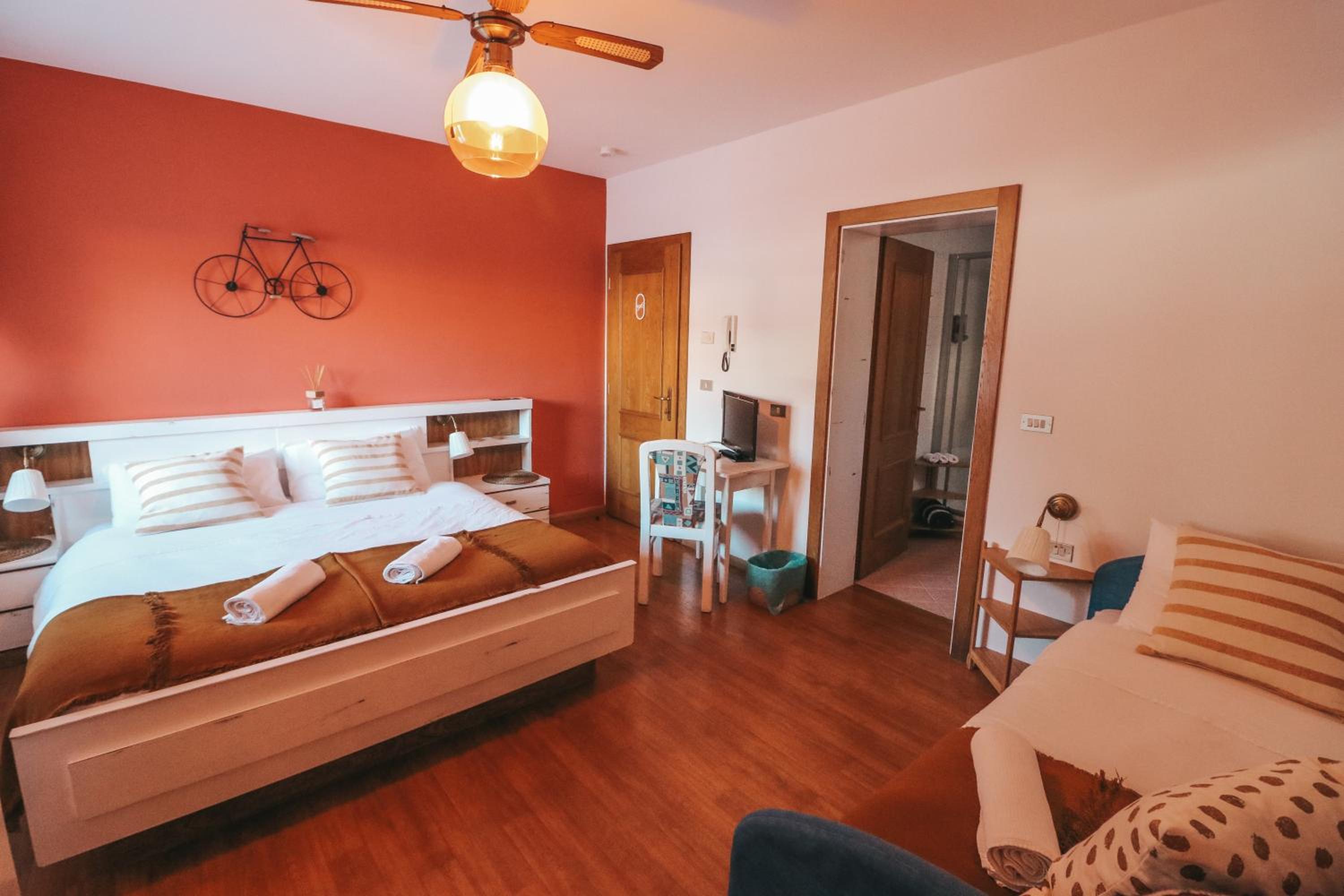 Deluxe Suite - Photo 1