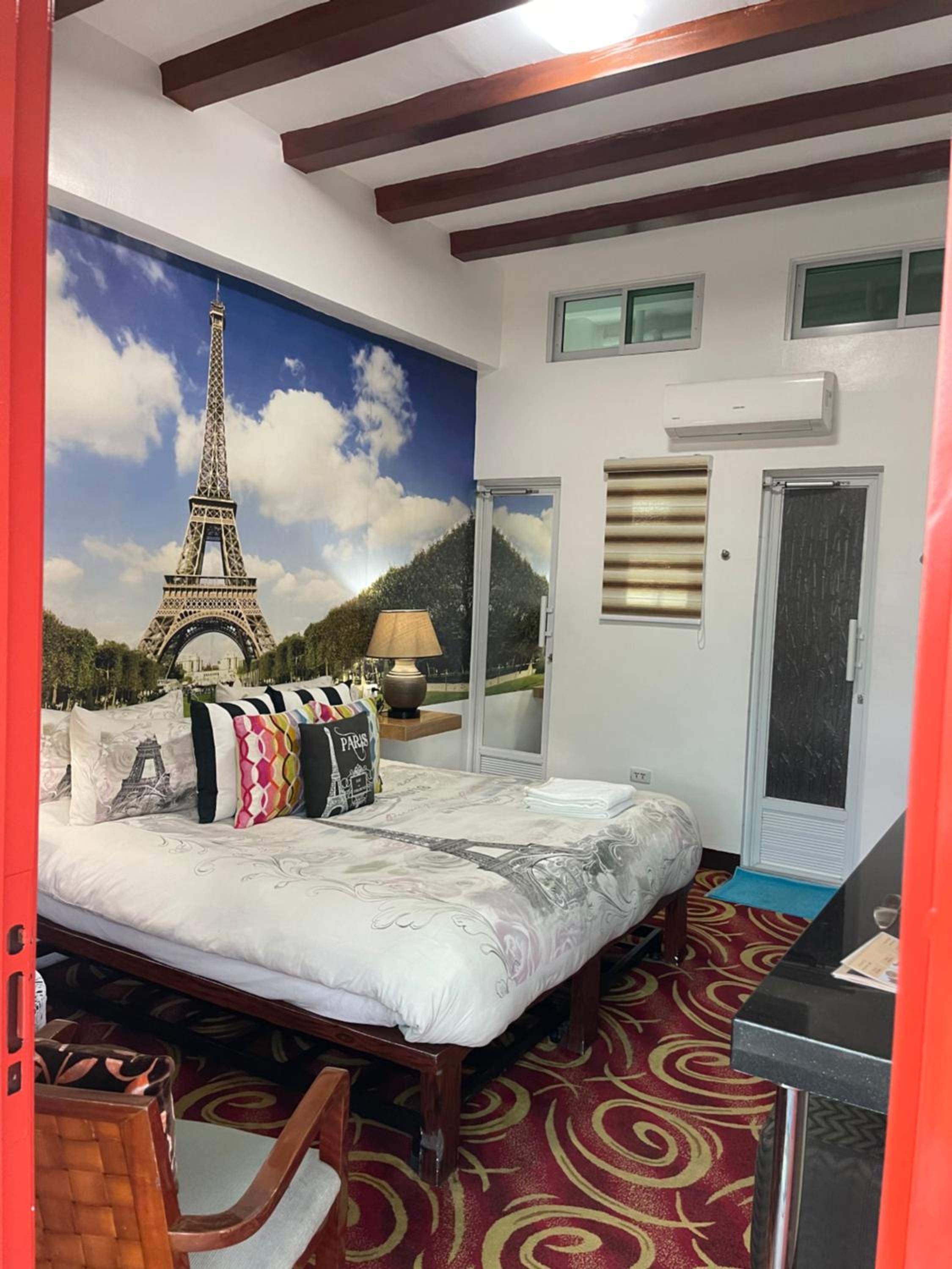 Deluxe King Room - Photo 15