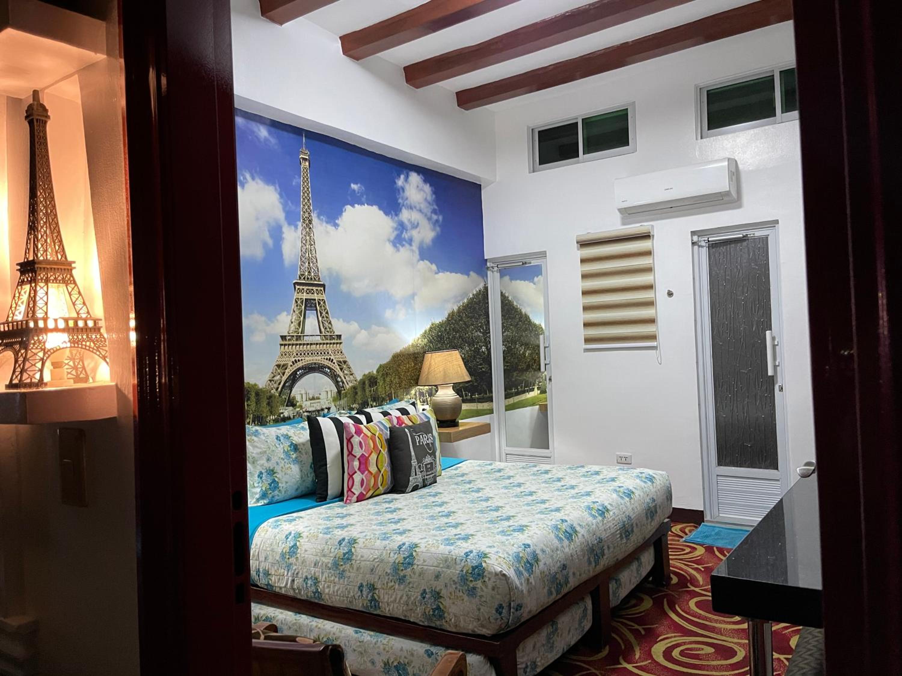 Deluxe King Room - Photo 17