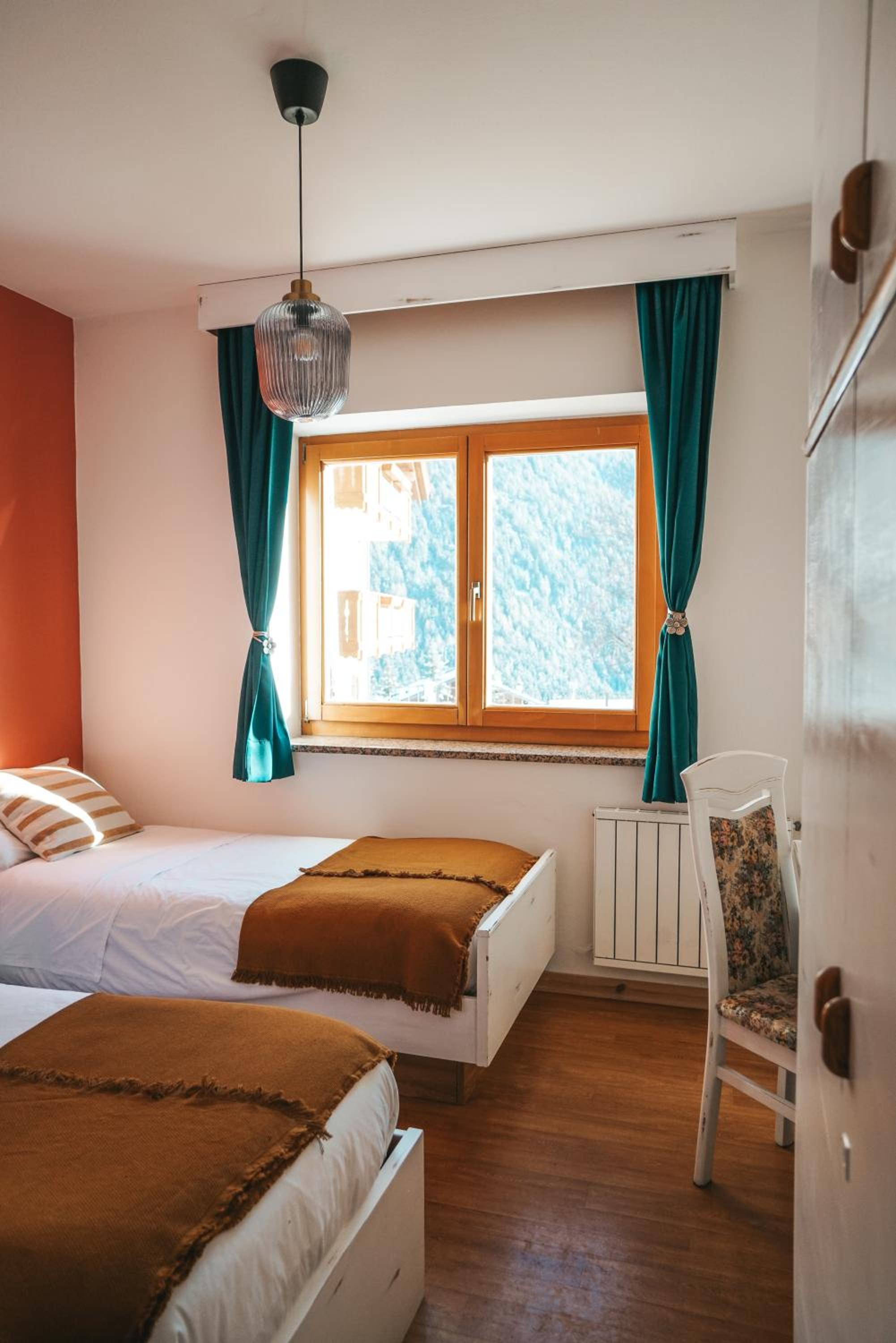 Deluxe Twin Room - Photo 9