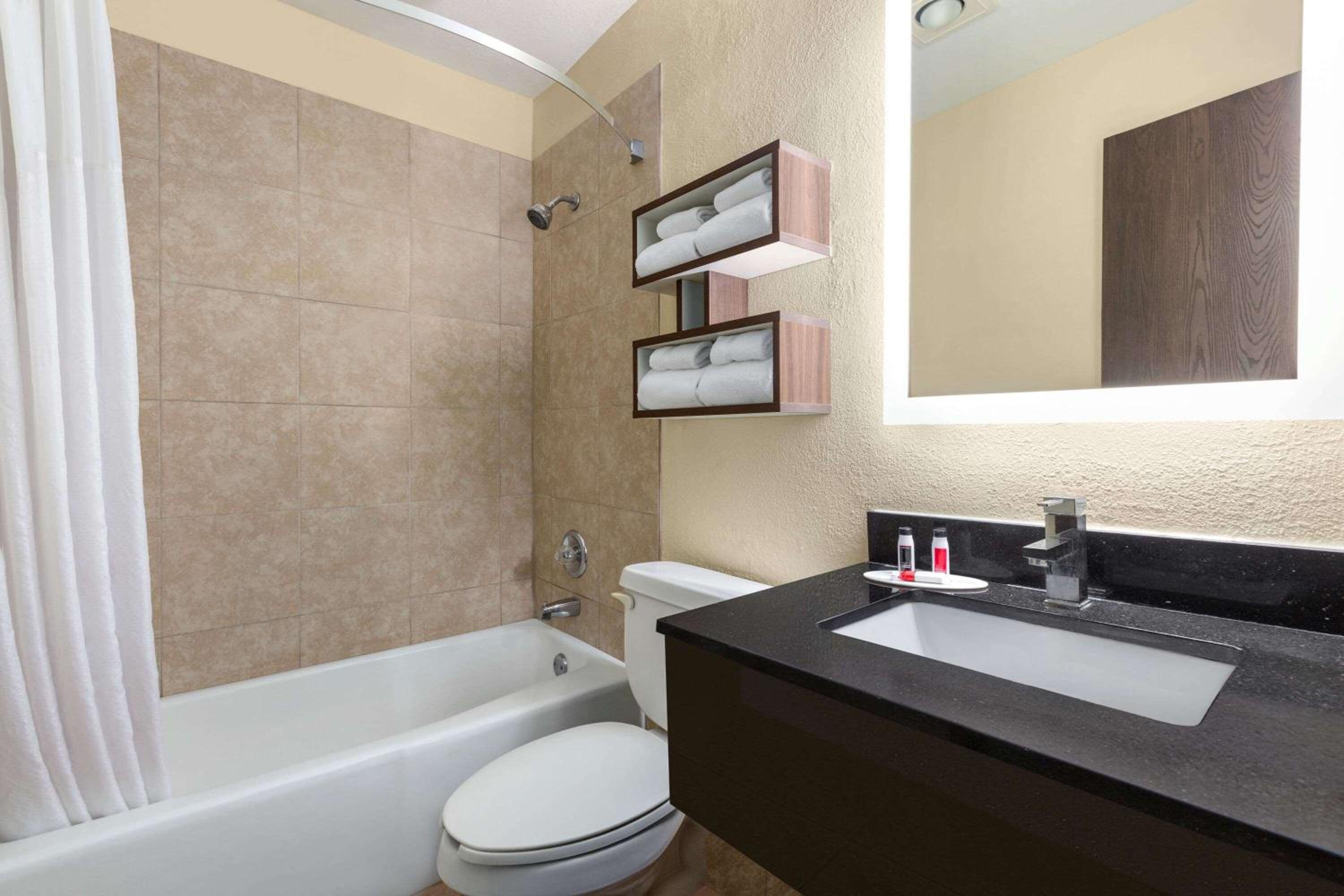 King Studio Suite - Non-Smoking photo 3