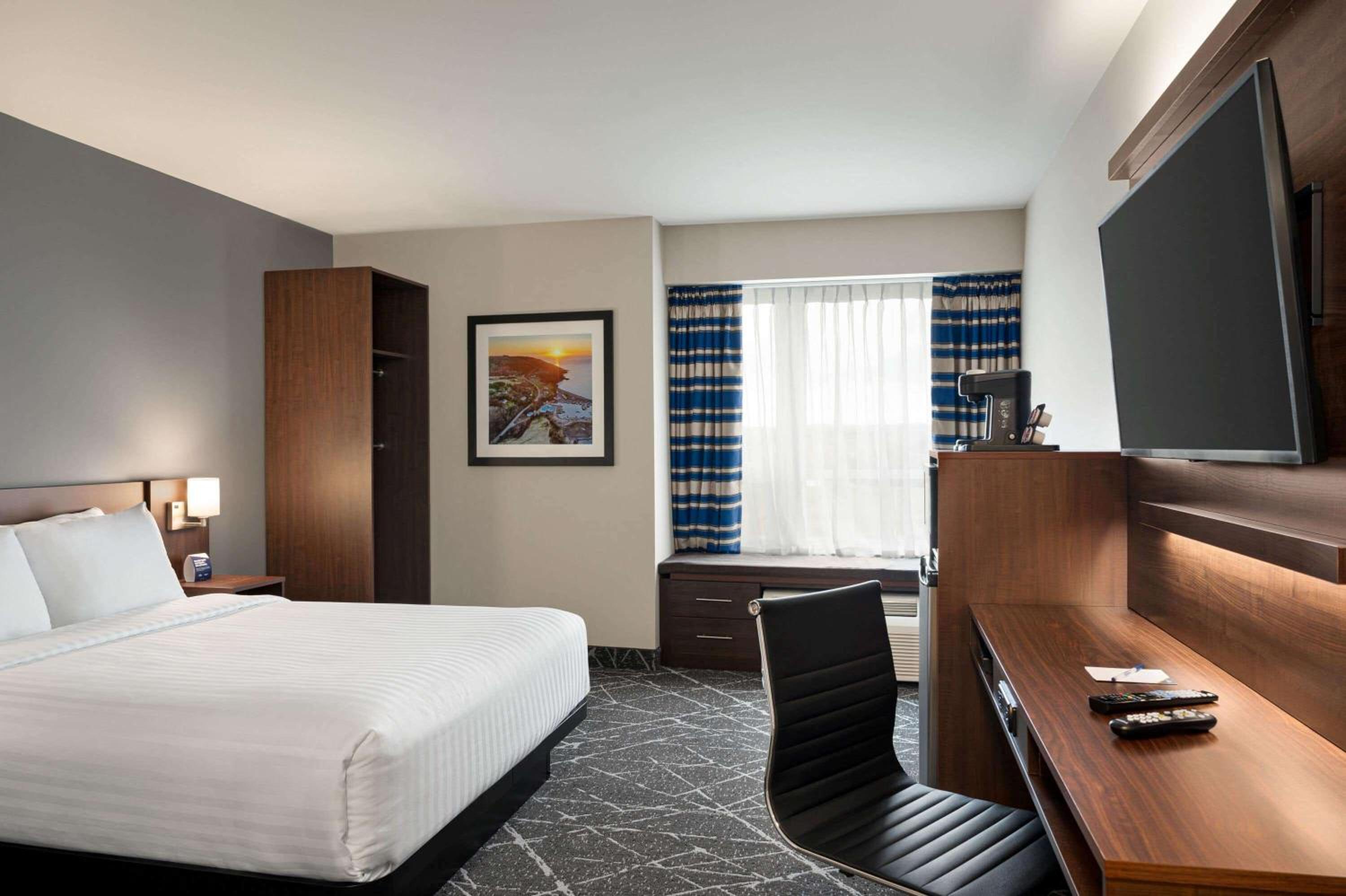 Queen Room - Mobility Access/Non-Smoking - Photo 5