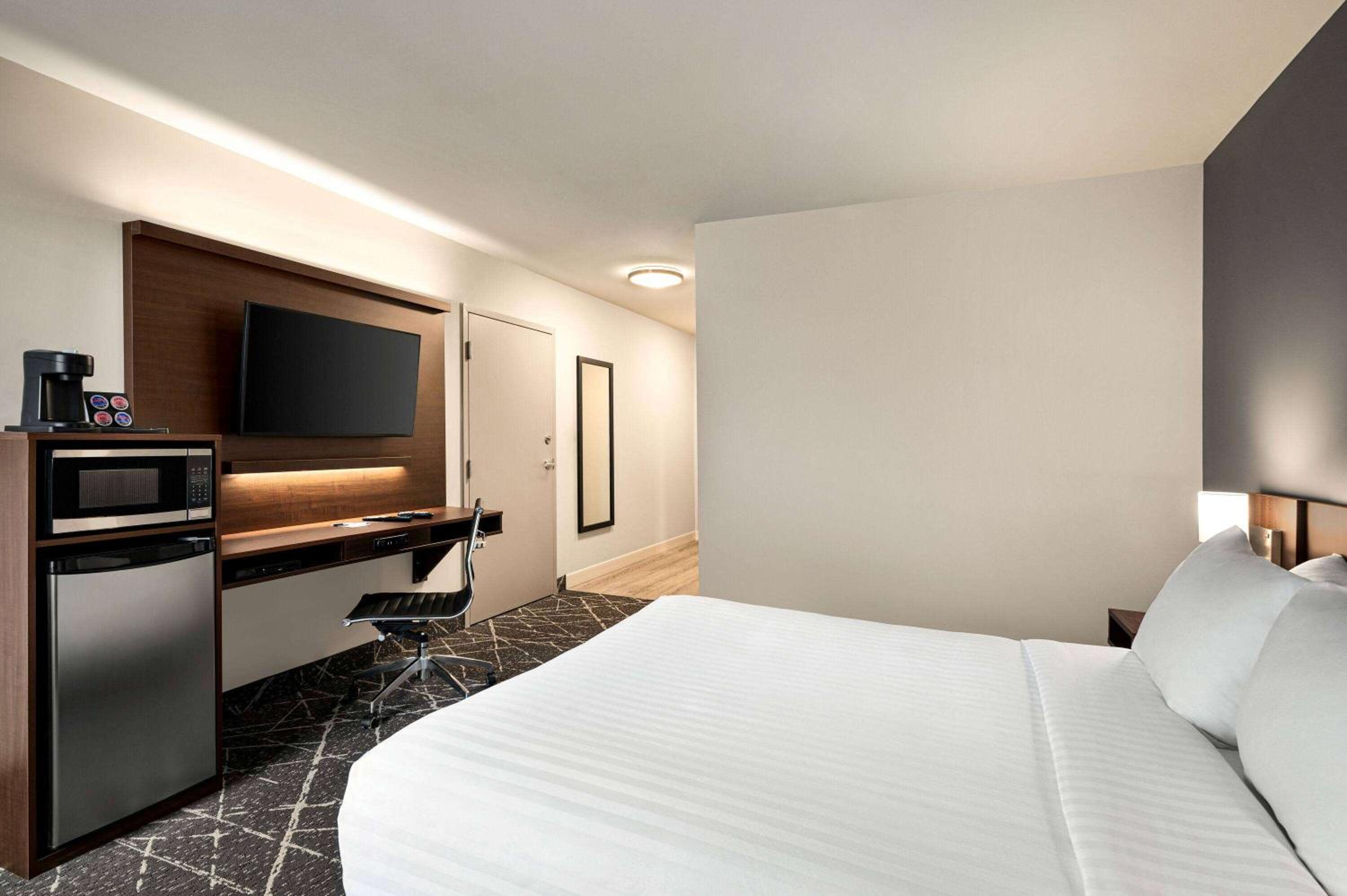 Queen Room - Mobility Access/Non-Smoking - Photo 4