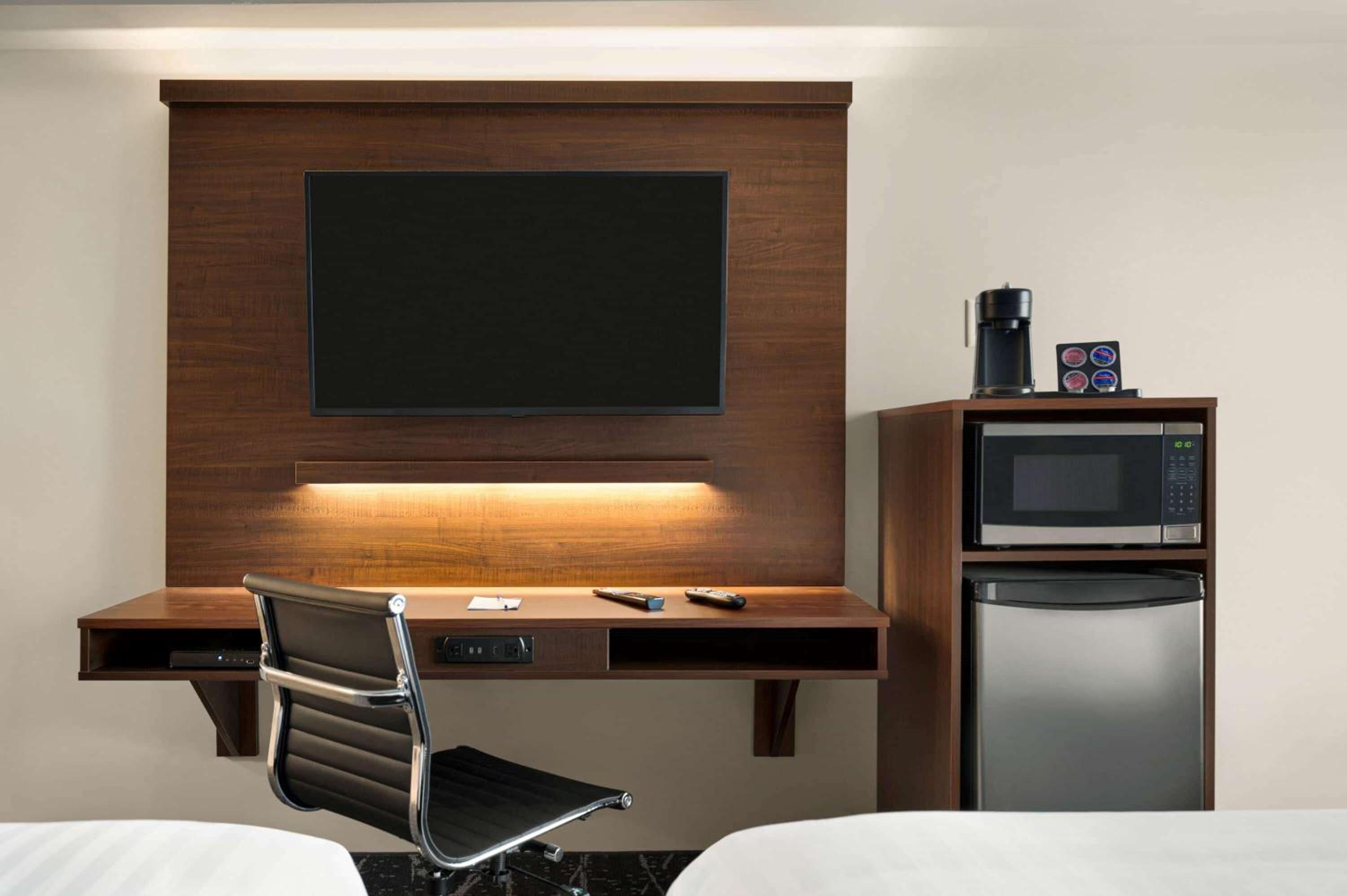 Queen Room - Mobility Access/Non-Smoking - Photo 6