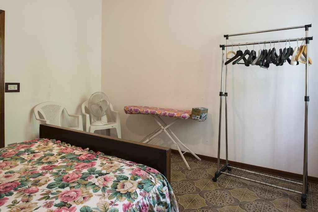 Five-Bedroom House photo 1