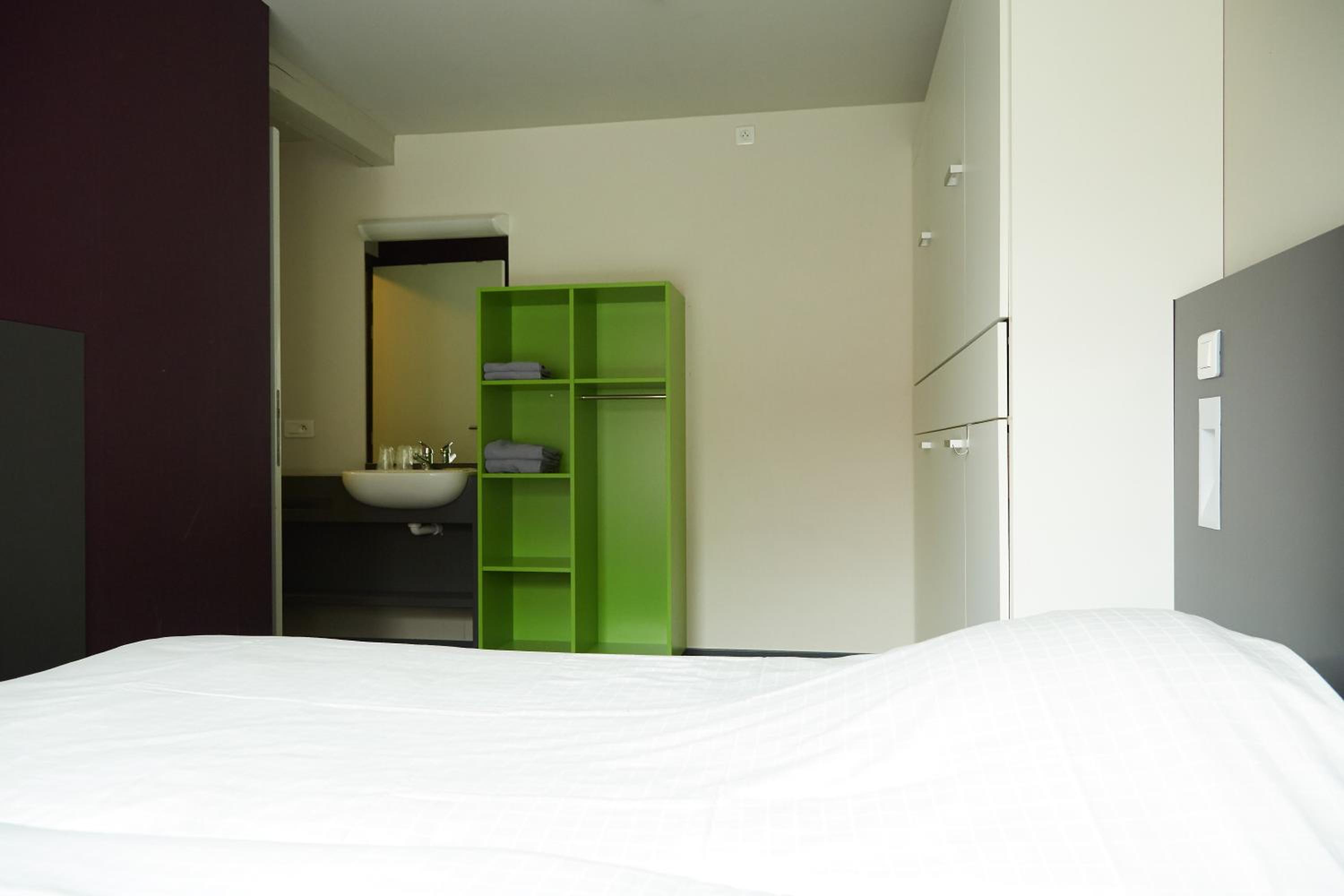 Three-Bedroom Apartment - Photo 4