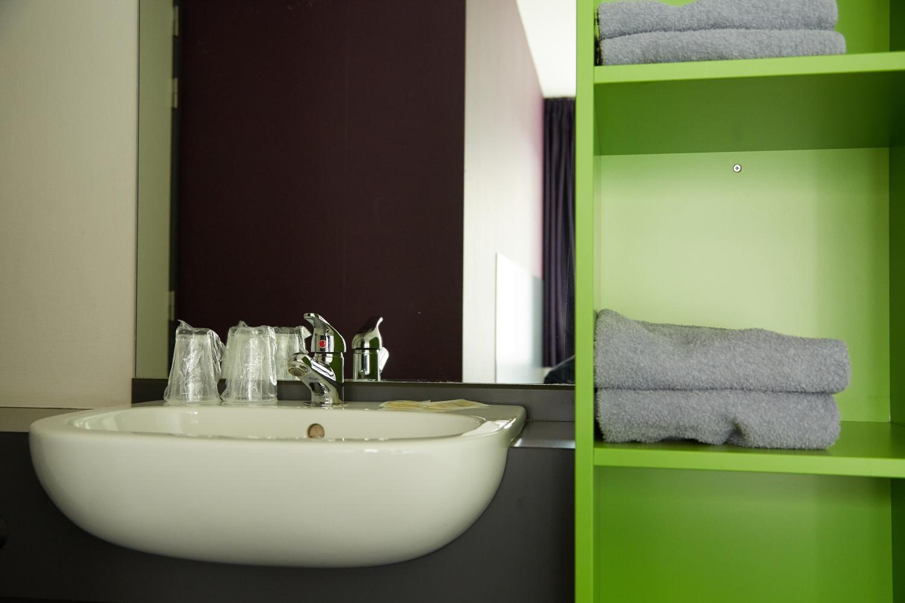 Three-Bedroom Apartment - Photo 9