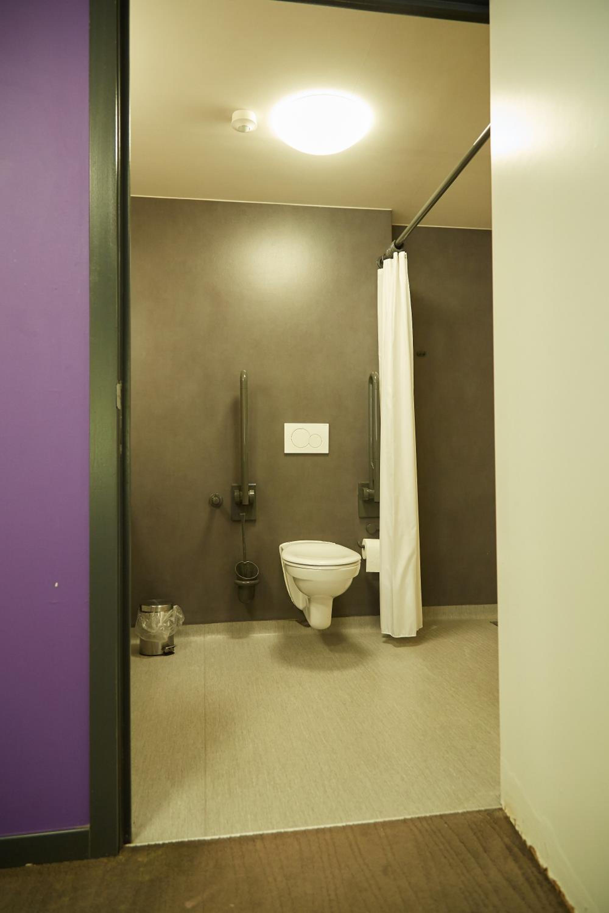 Budget Double Room - Photo 7