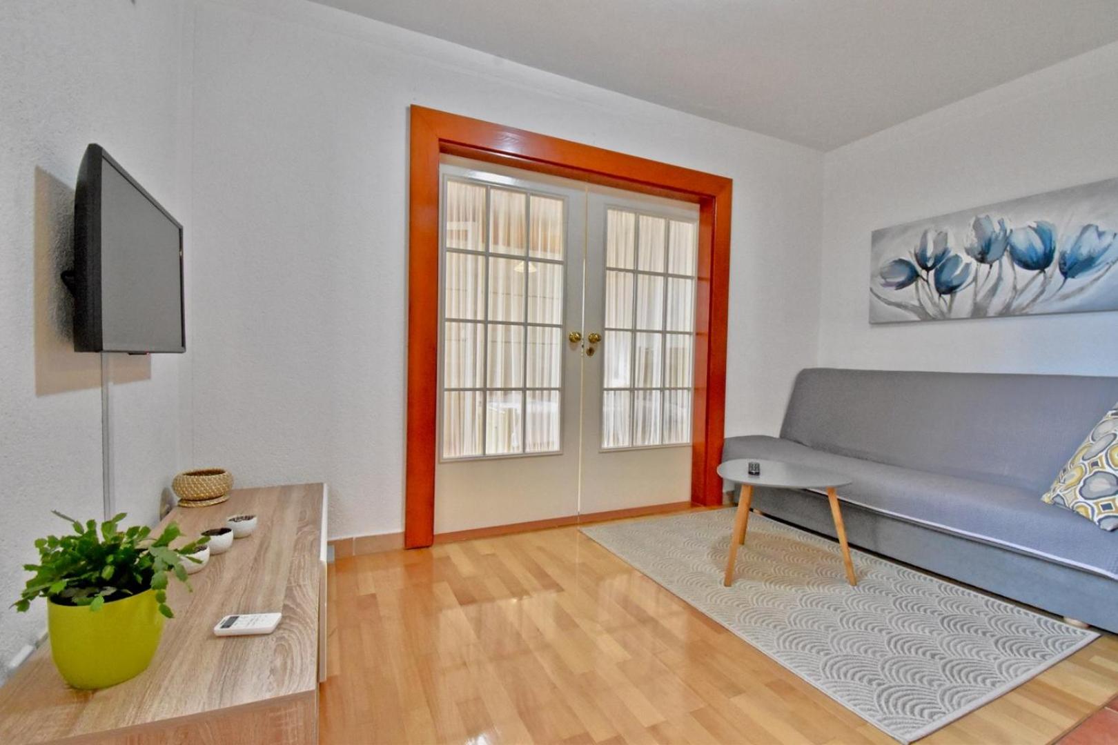 Apartment with Balcony photo 1