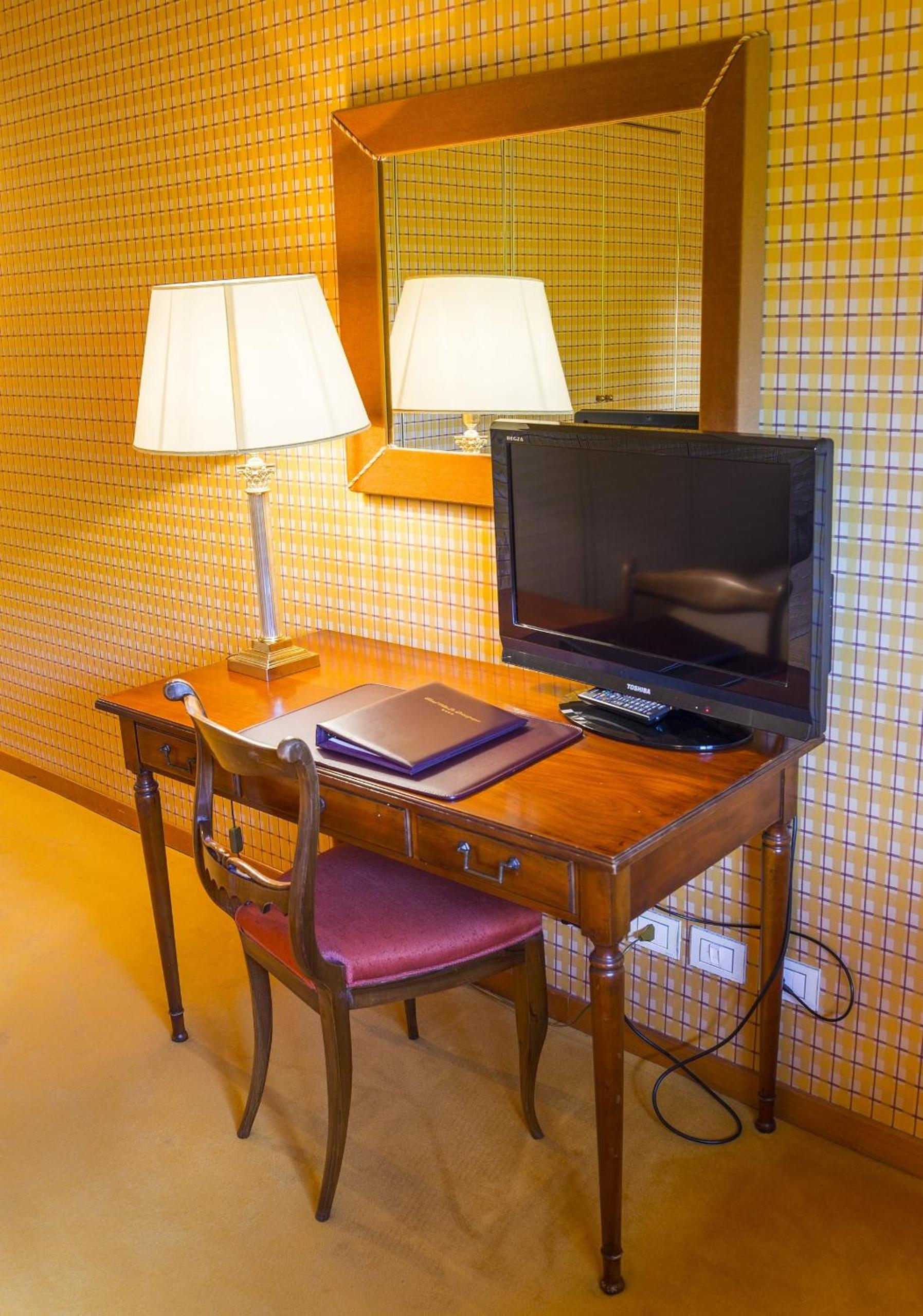 Standard Double Room - Photo 7