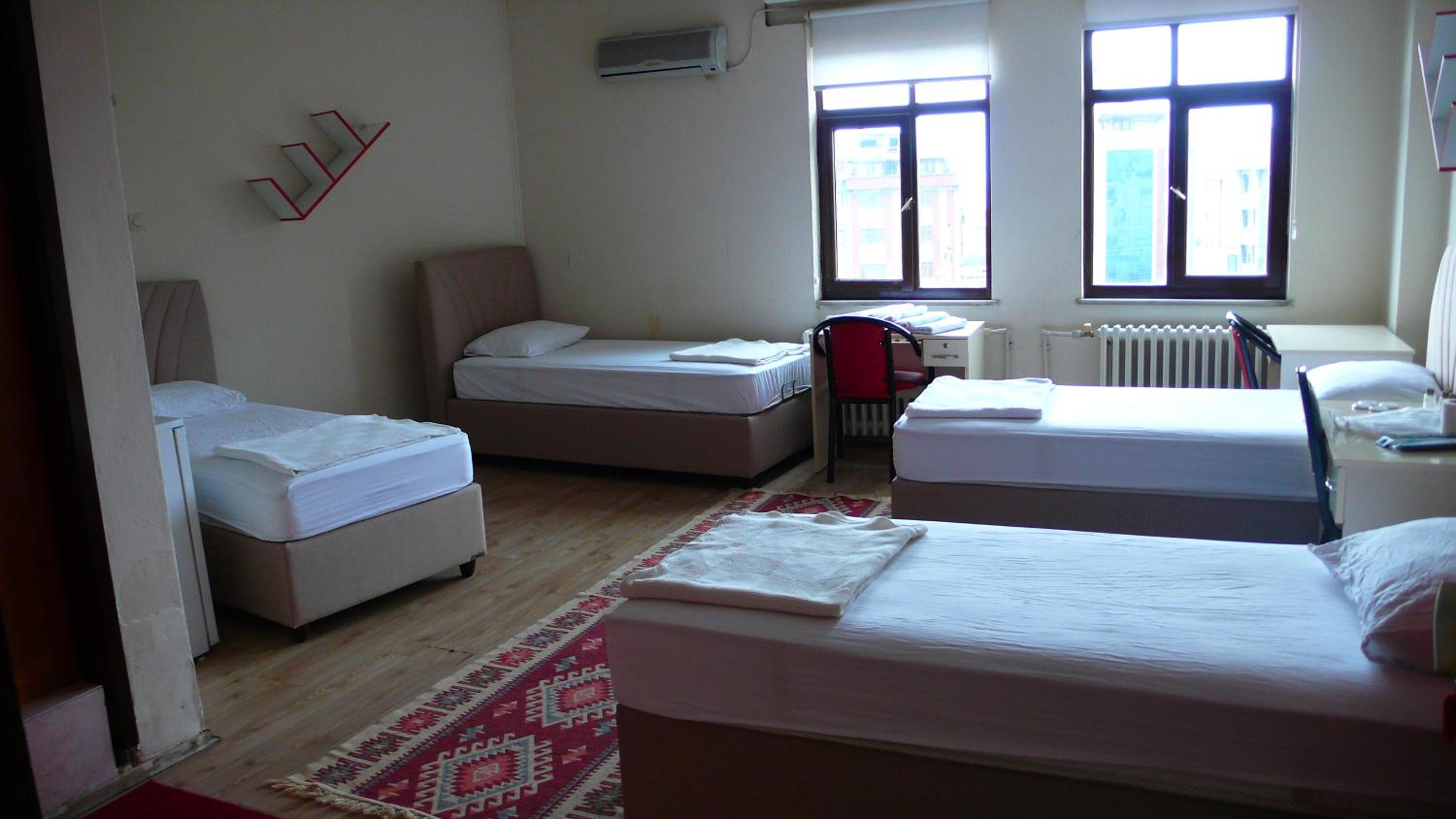 Economy Quadruple Room photo 3