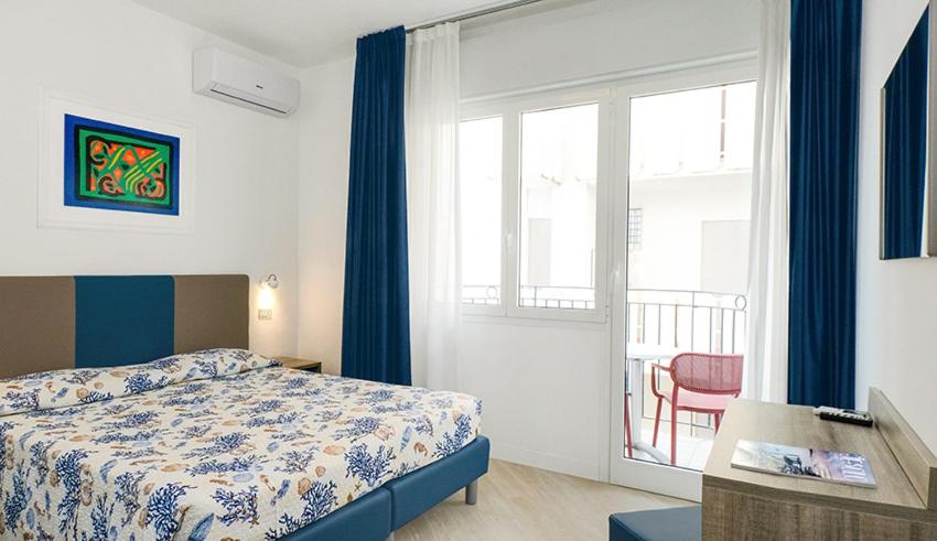 Triple Room with Balcony with Partial Sea View
