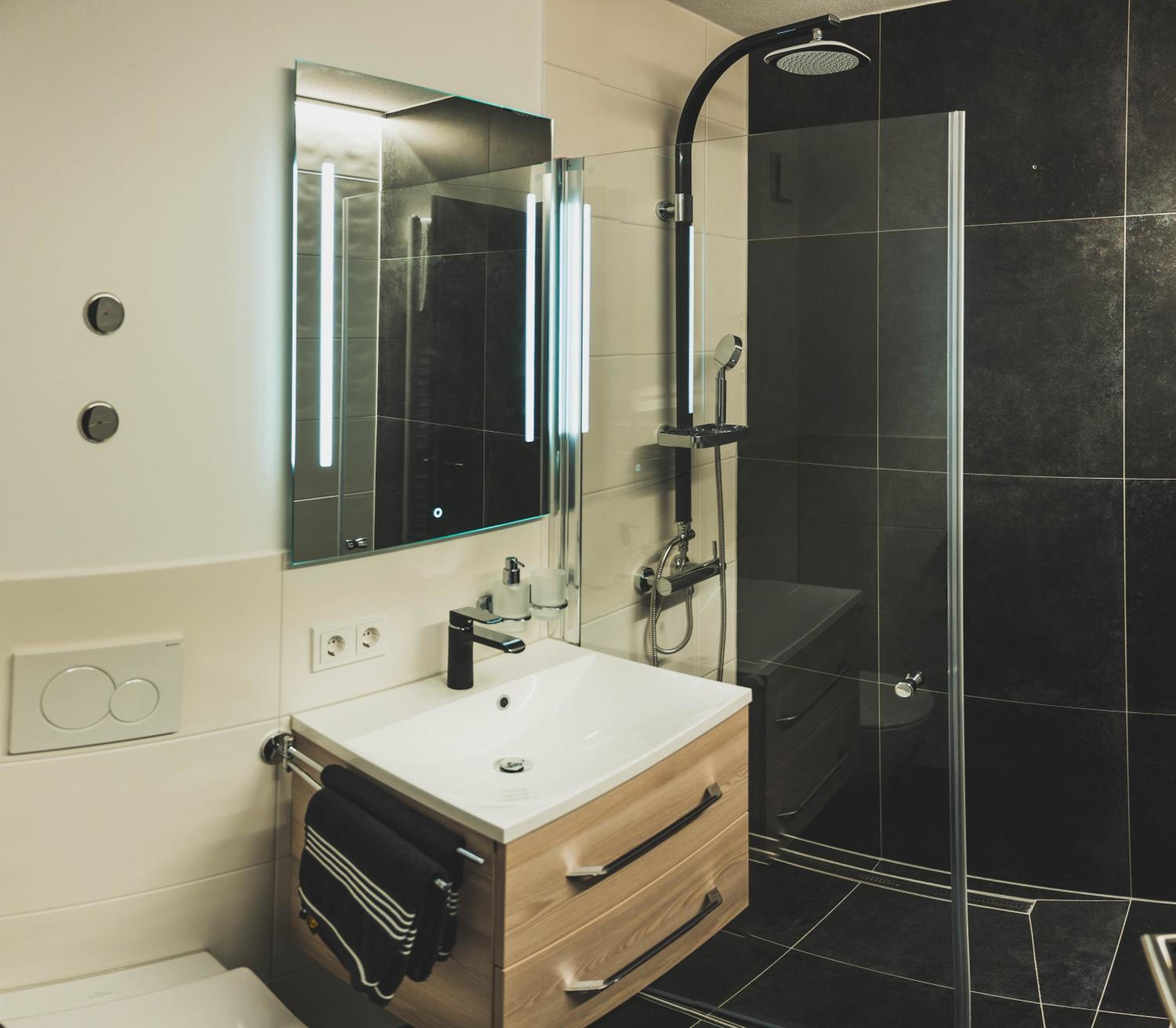 Double Room - Photo 5