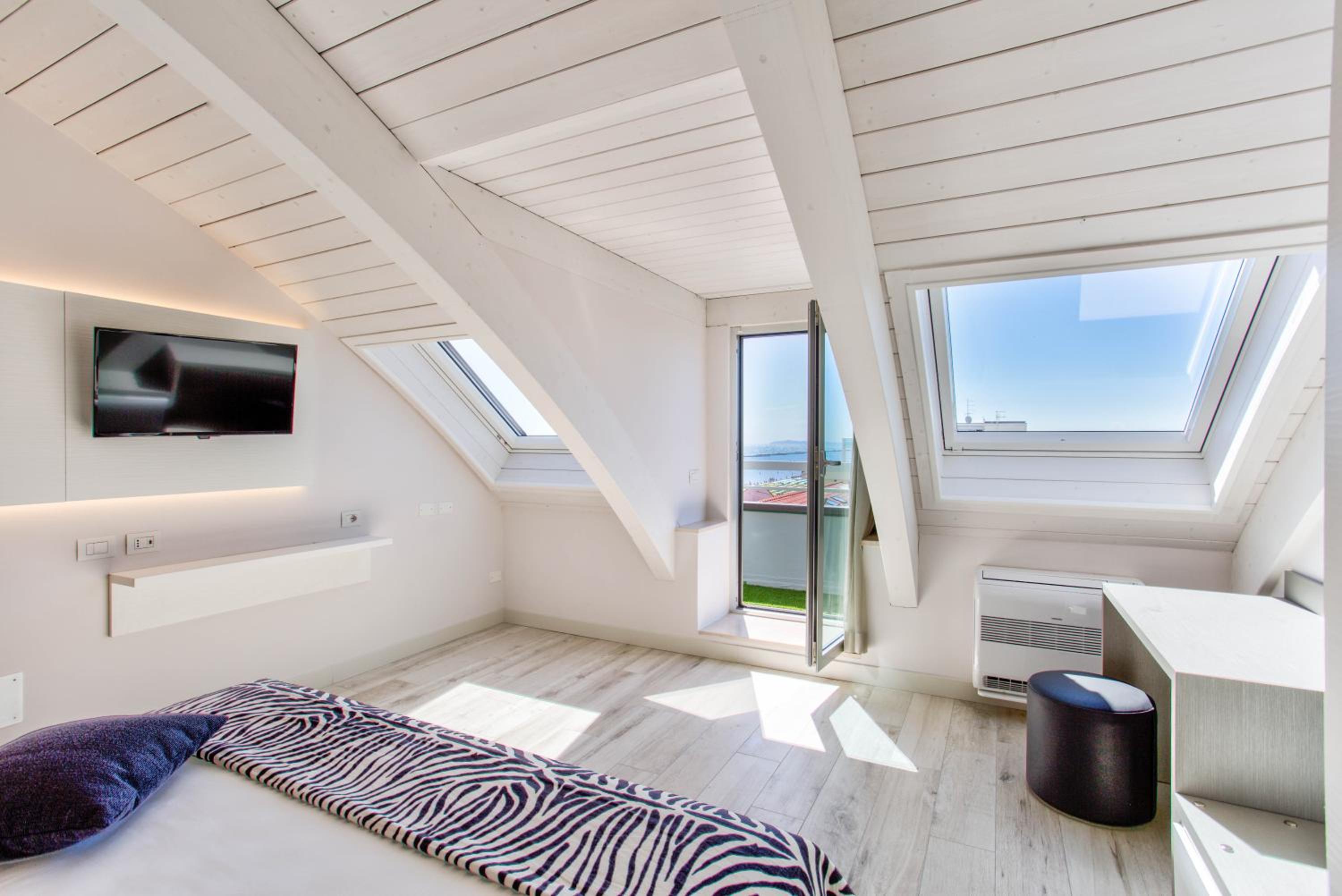 Deluxe Junior Suite - Photo 1
