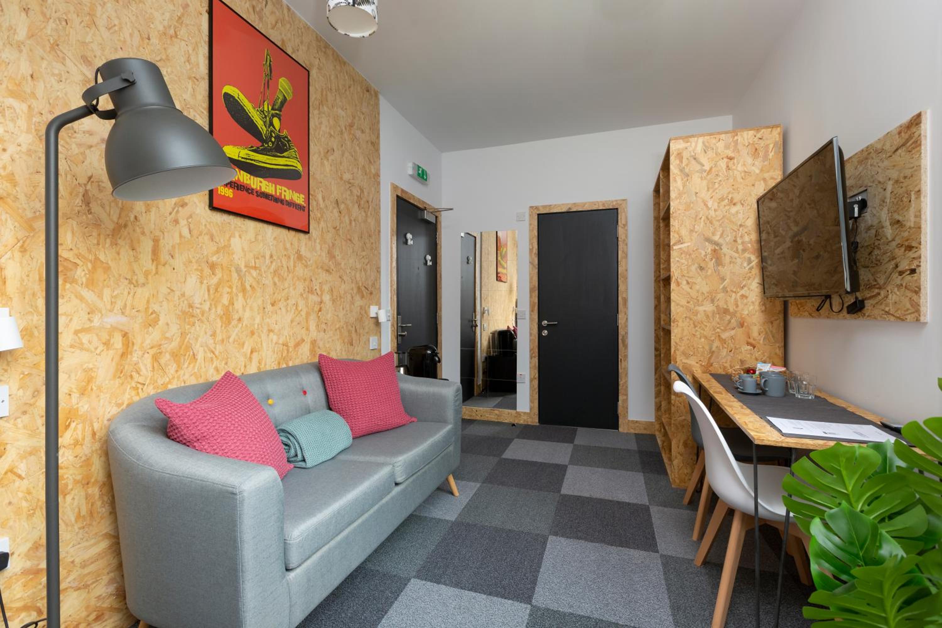 Classic Double Room with Ensuite (Room 1) - Photo 7