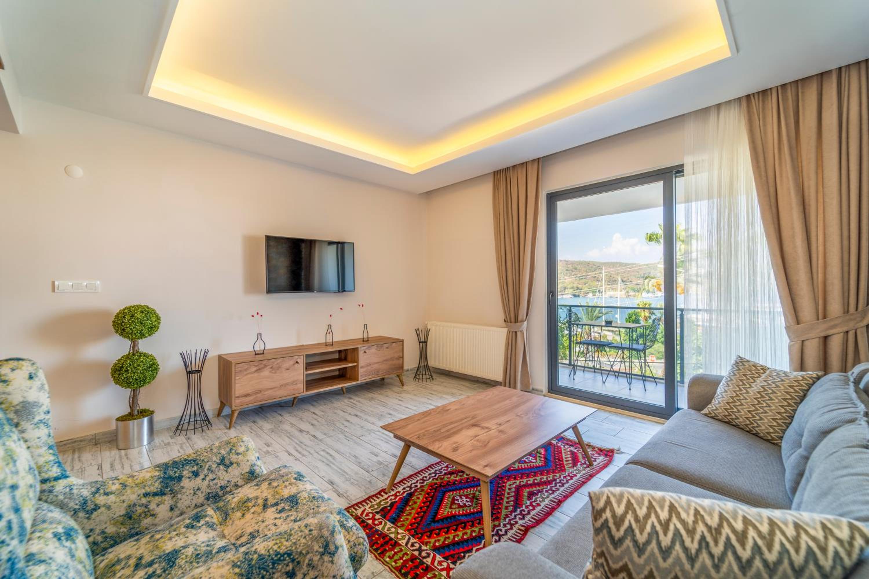 Apartment with Sea View - Photo 8