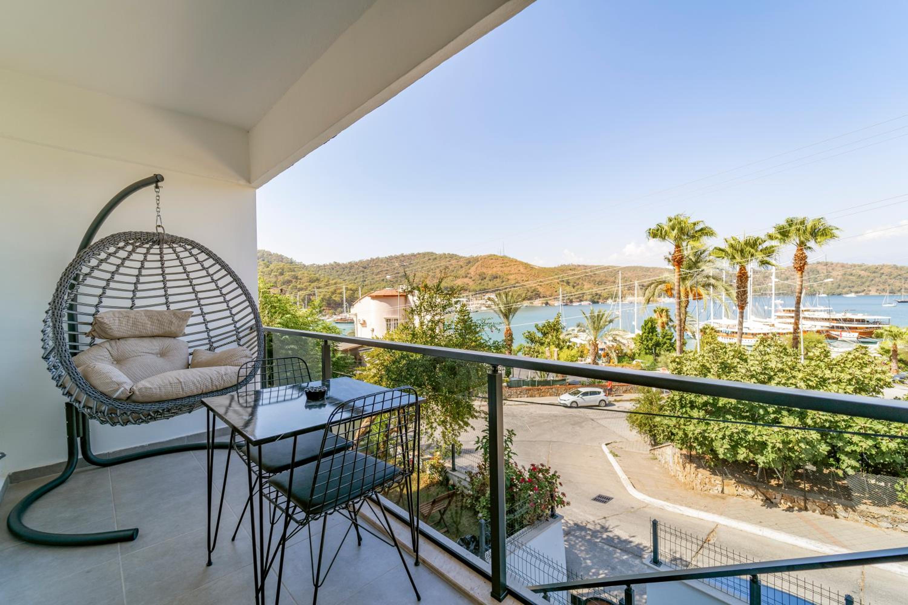 Apartment with Sea View - Photo 7