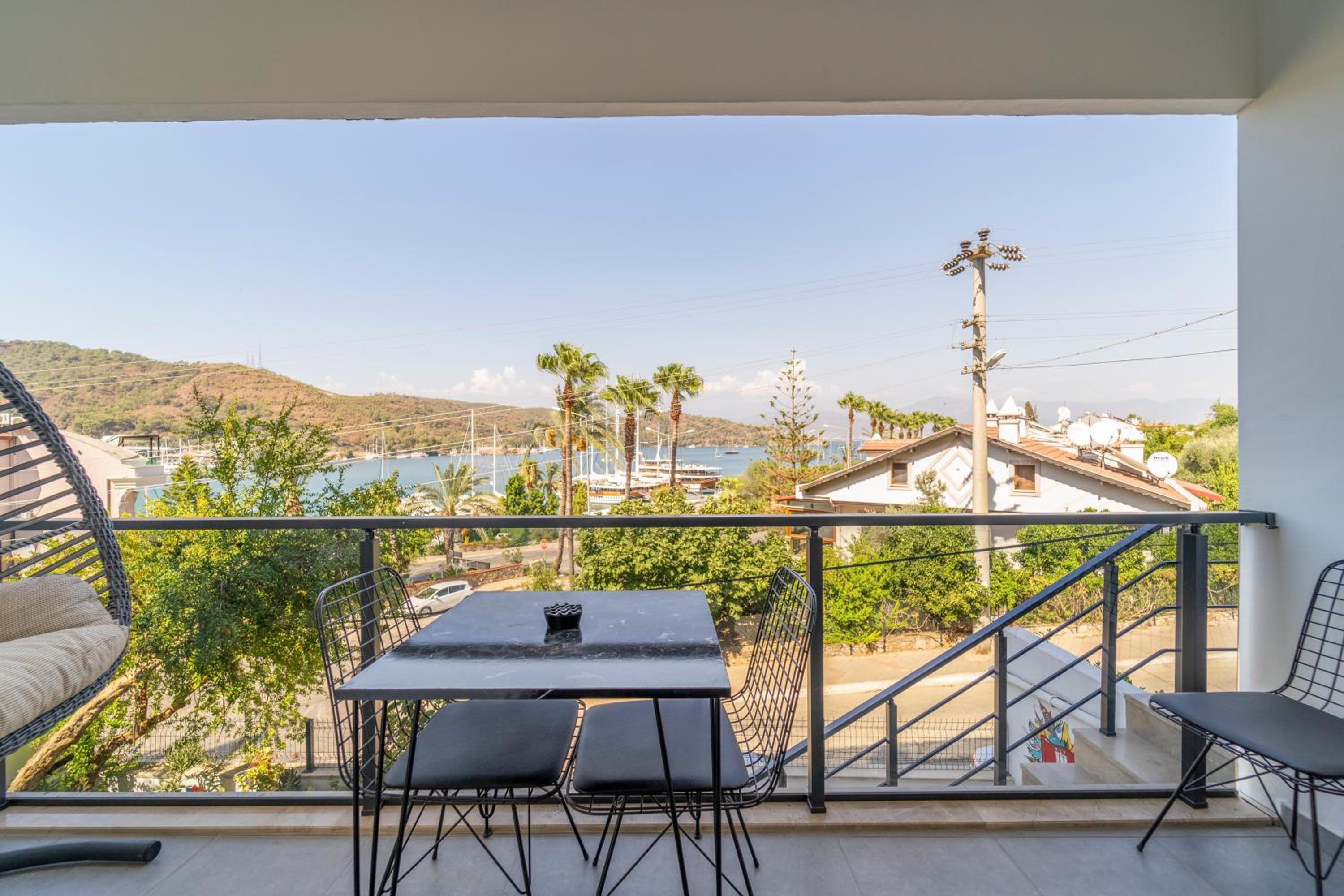 Apartment with Sea View - Photo 6