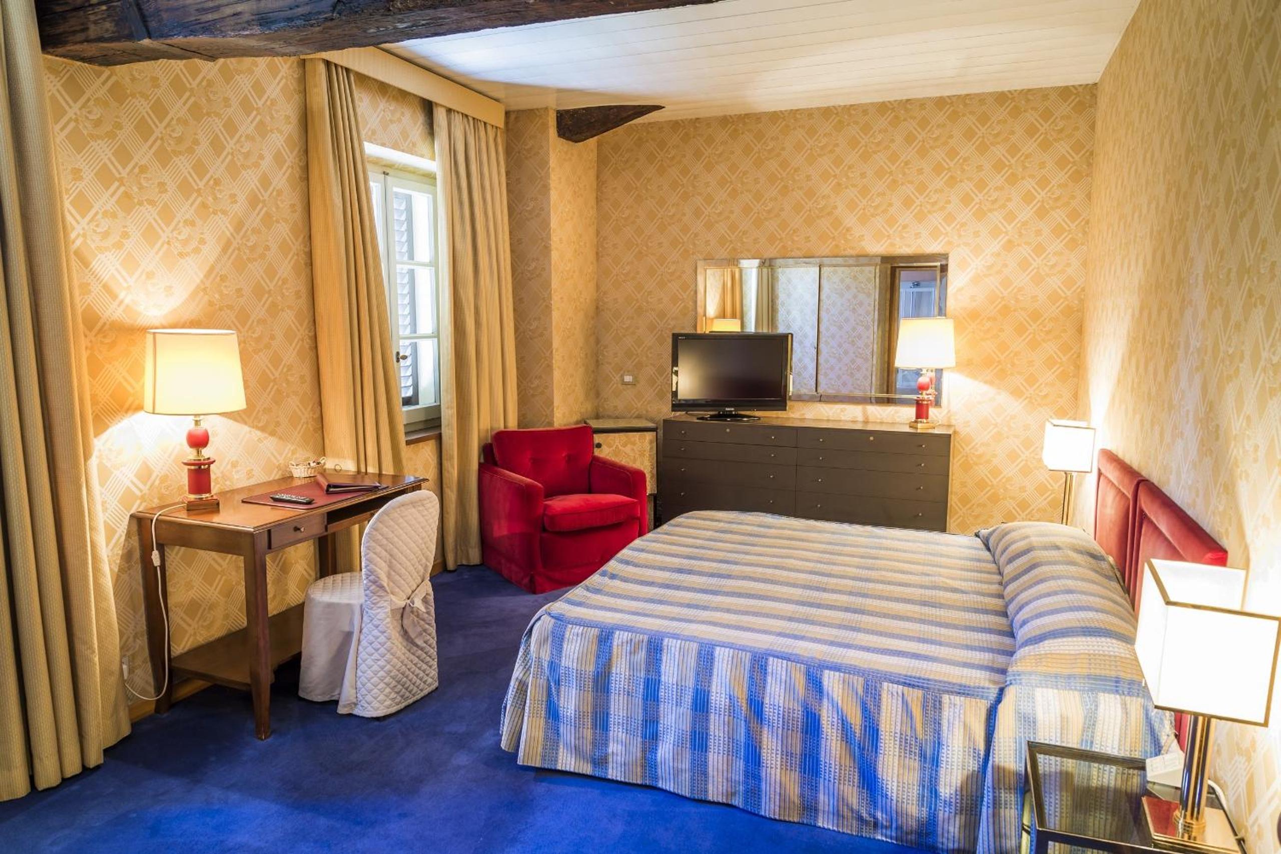 Standard Double Room - Photo 13