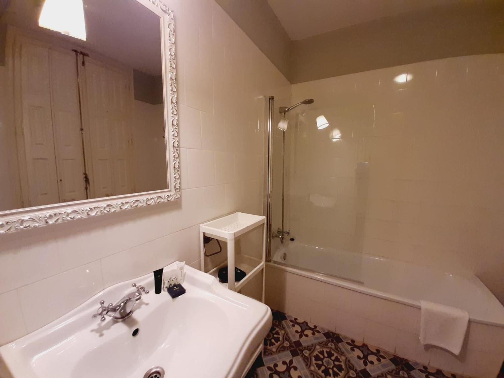 Double Room with Private External Bathroom photo 3
