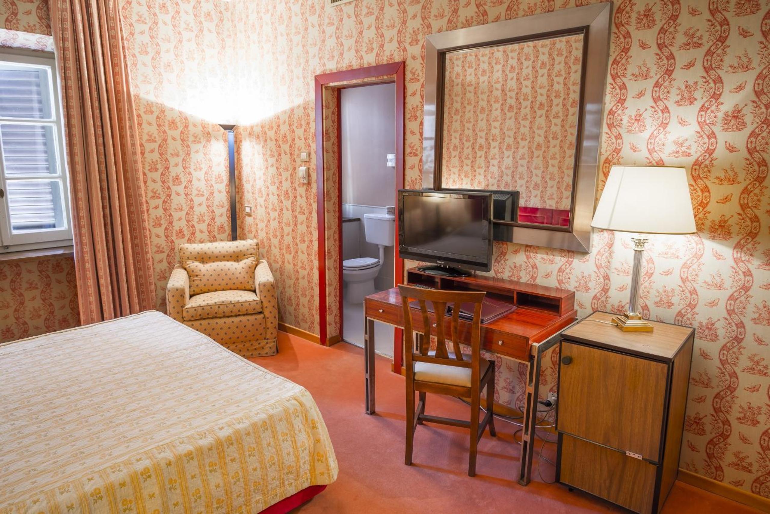 Standard Double Room - Photo 5