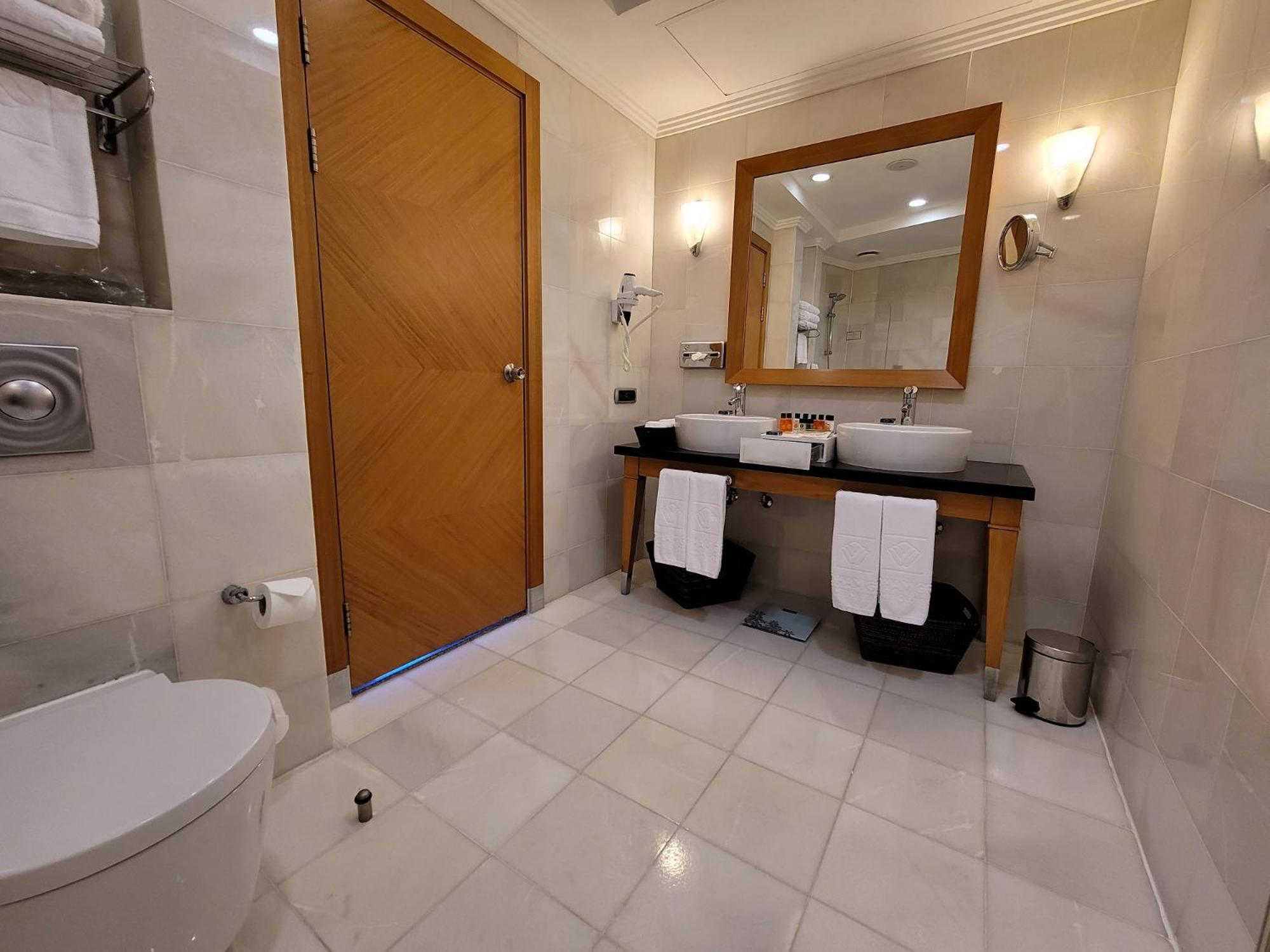 Junior Suite Non-Smoking Sea View