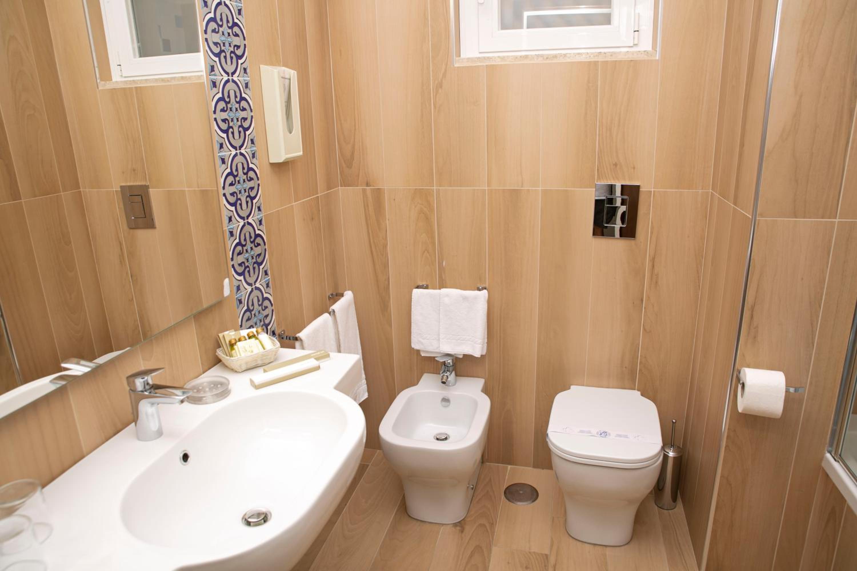 Standard Double or Twin Room with Balcony photo 3