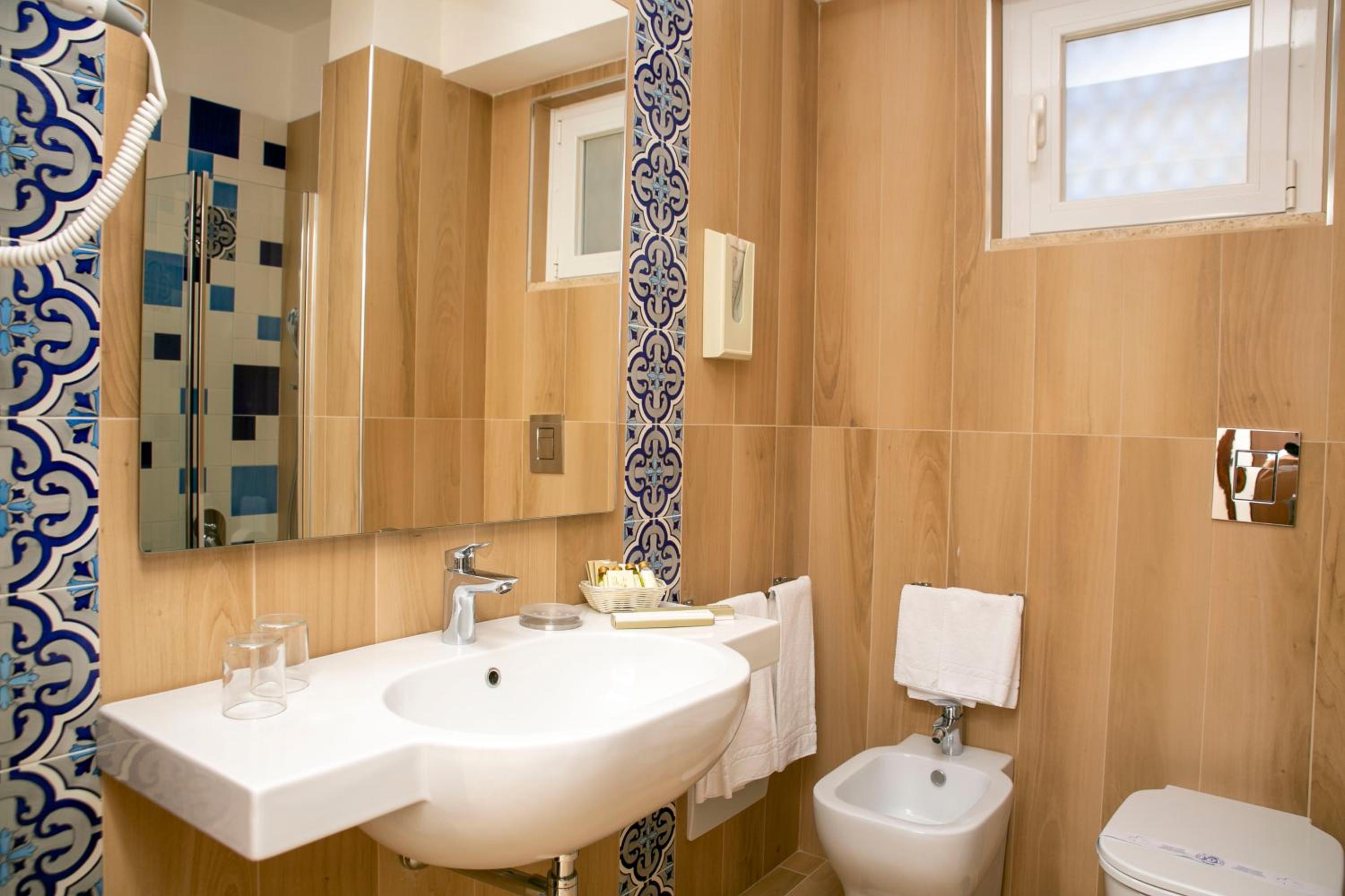 Superior Double or Twin Room with Sea View photo 3