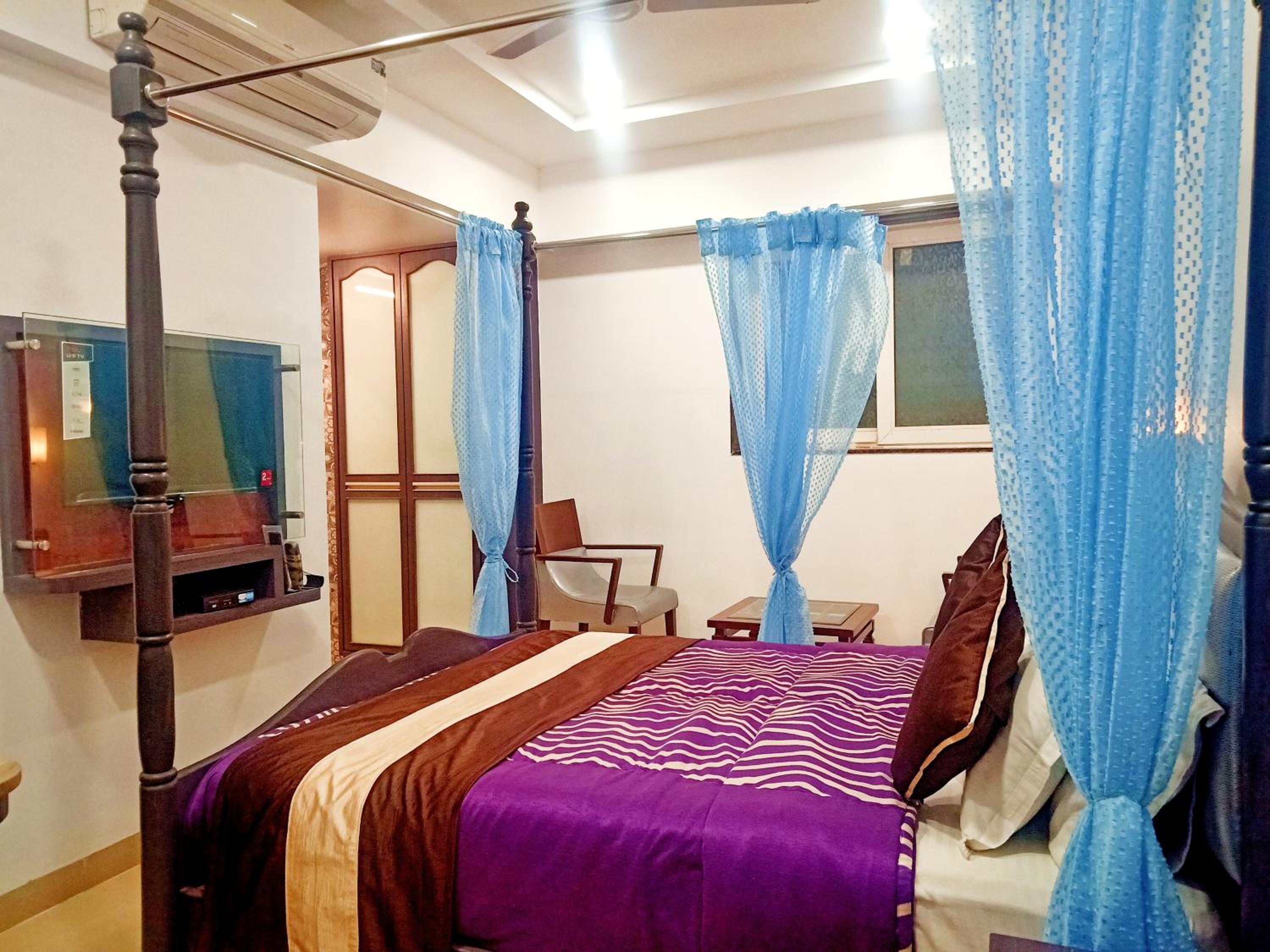Deluxe Queen Room