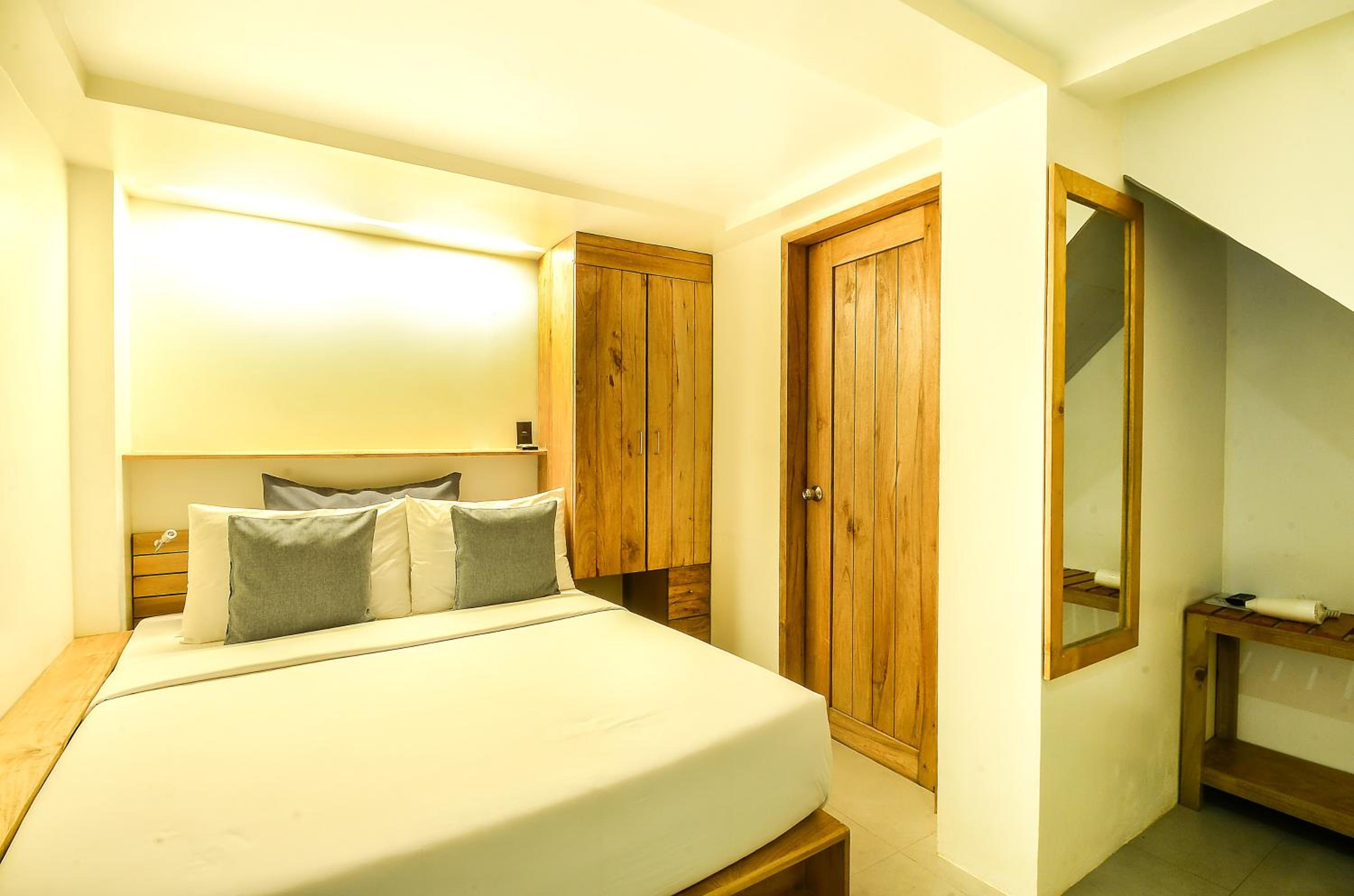 Deluxe Room - Photo 5