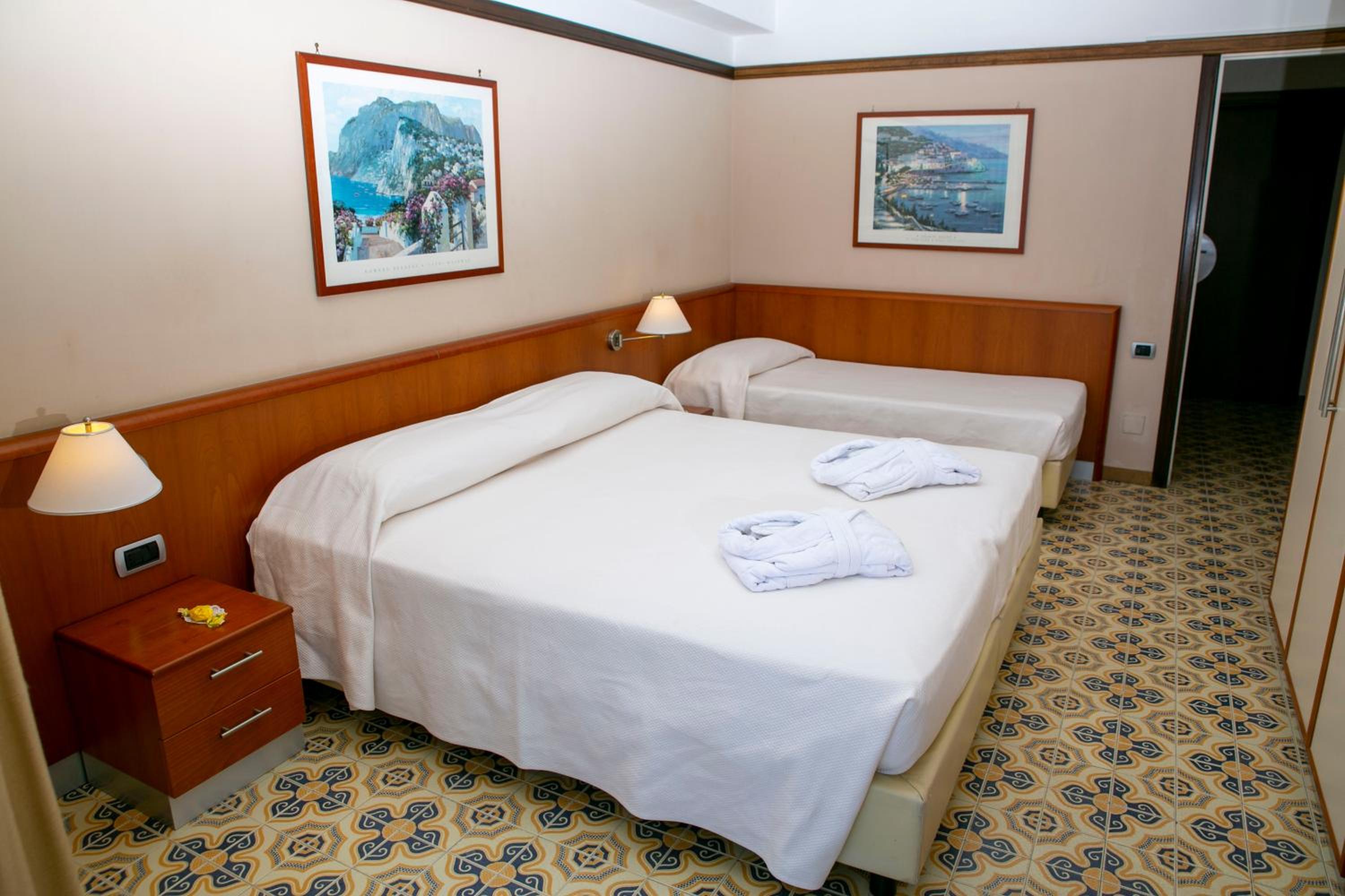 Superior Double or Twin Room with Sea View photo 2