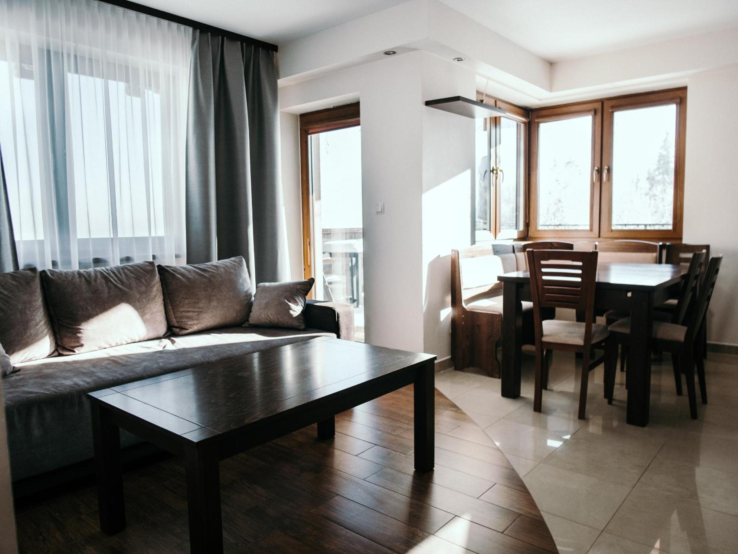 Deluxe Two-Bedroom Apartment photo 2