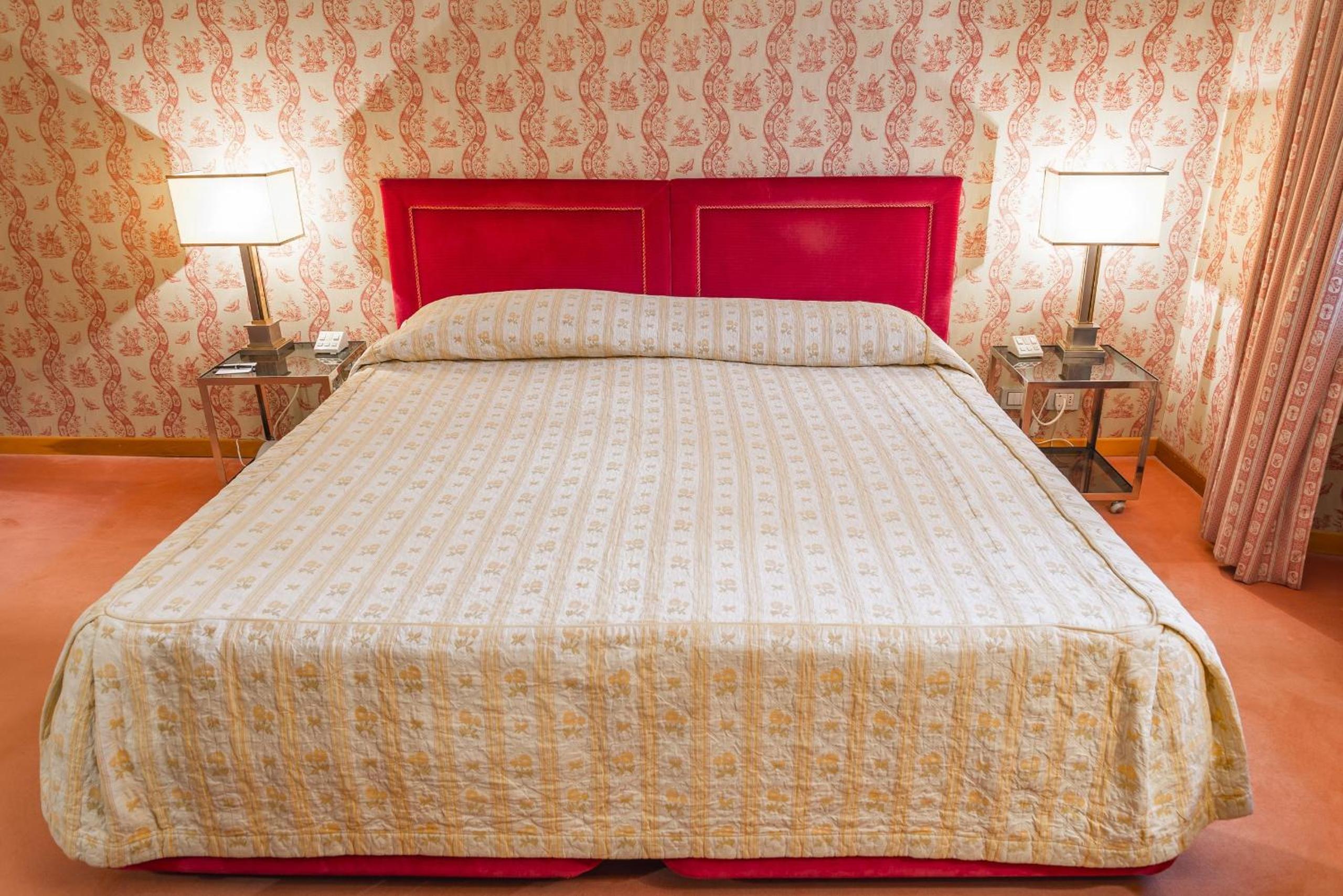 Standard Double Room - Photo 12