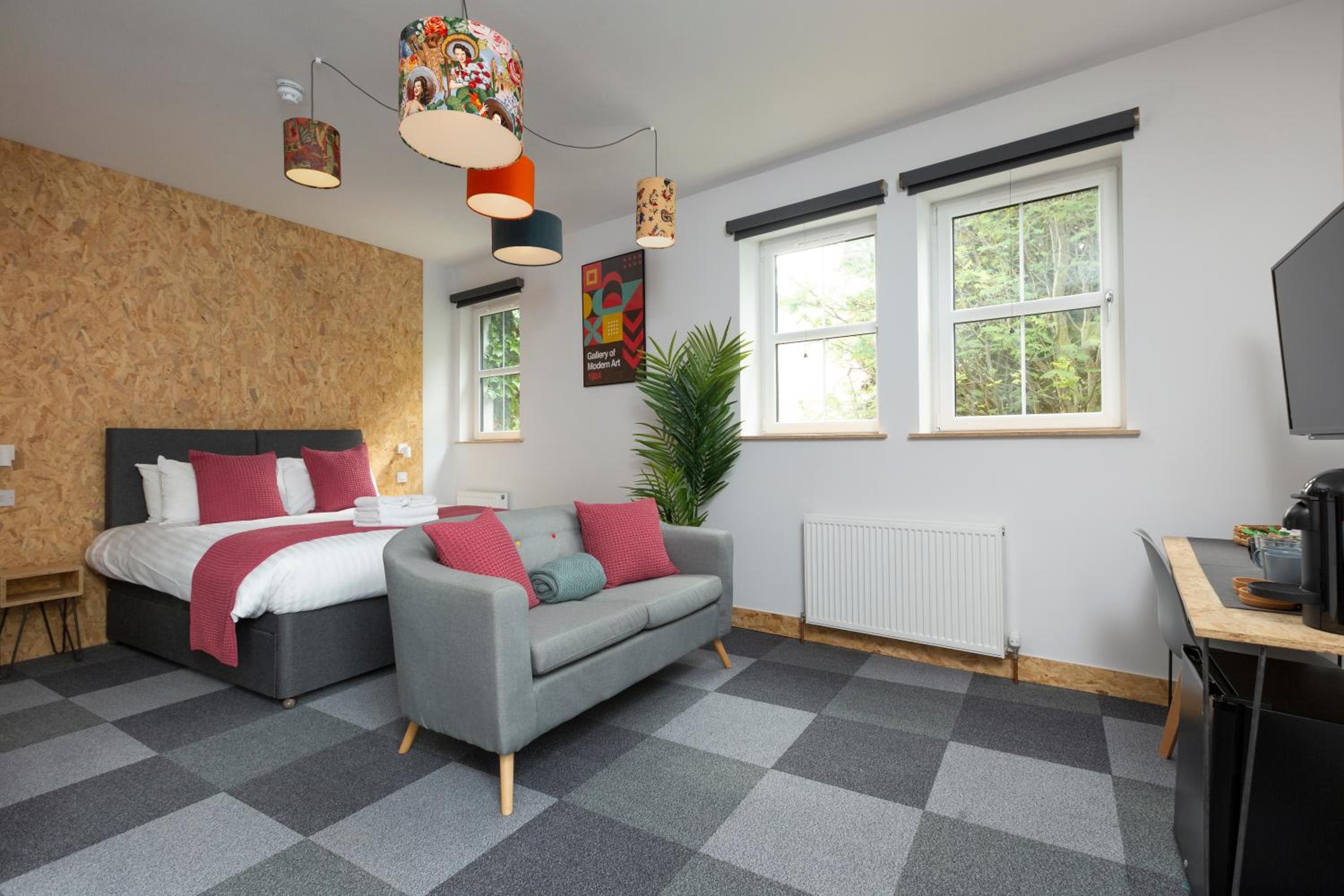 Comfort Quadruple Room with Ensuite (Room 3) - Photo 11