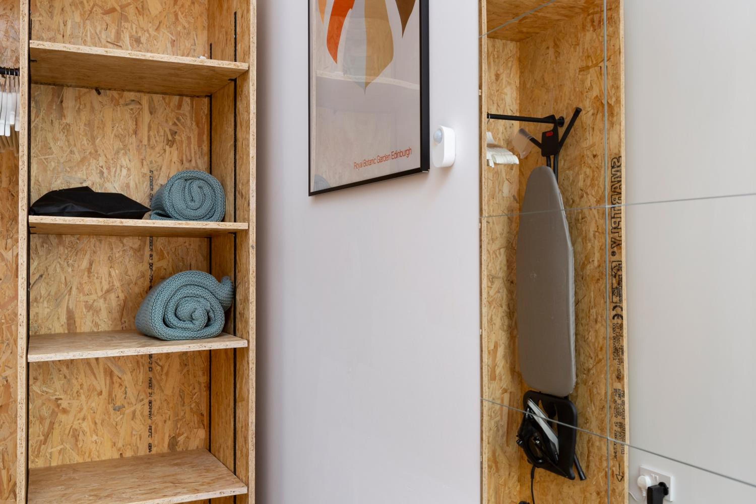 Superior Double Room with Ensuite (Room 6) - Photo 10