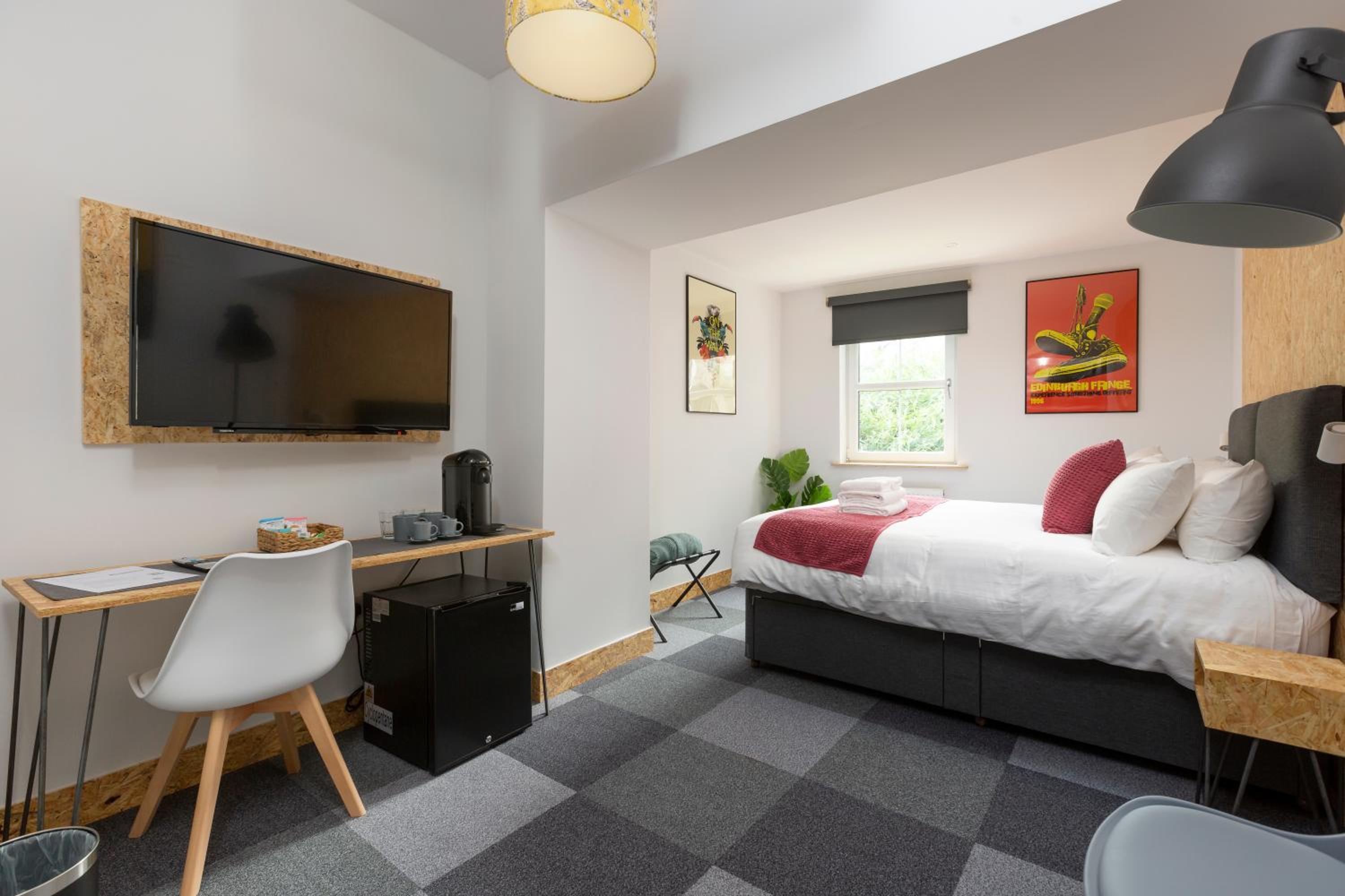 Superior Double Room with Ensuite (Room 6) - Photo 8