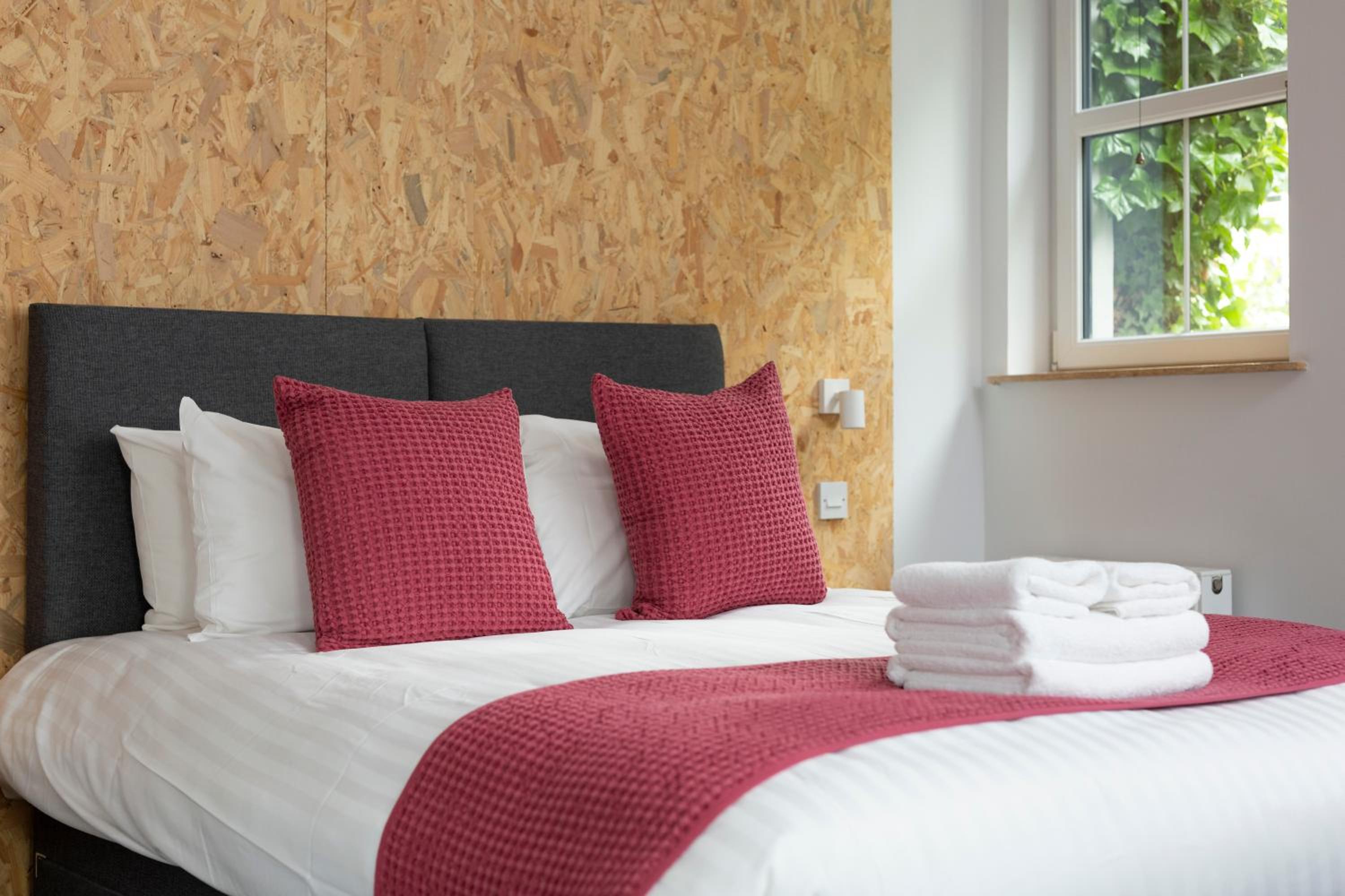 Superior Double Room with Ensuite (Room 6) - Photo 7